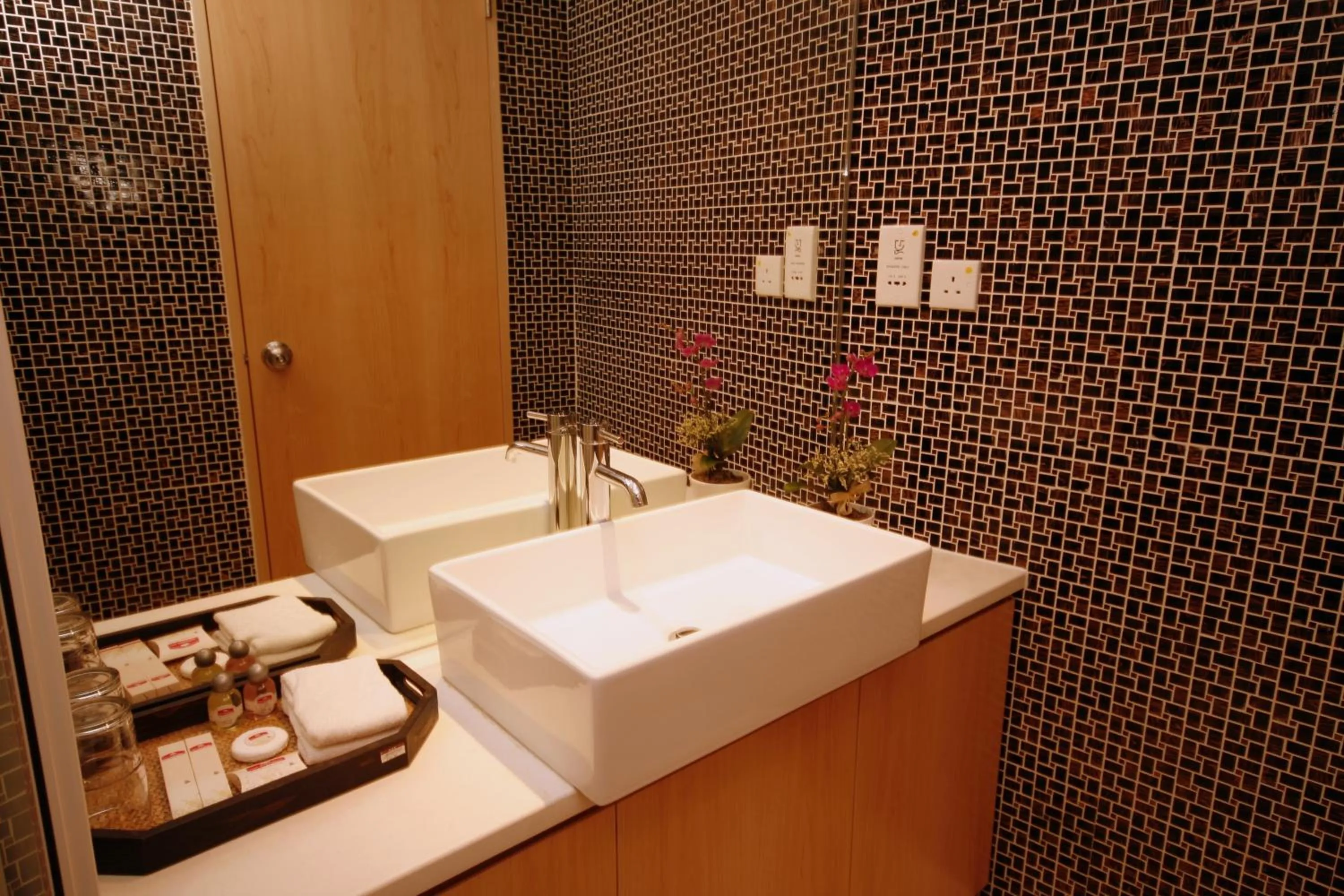 Toilet in Mingle At The Eden