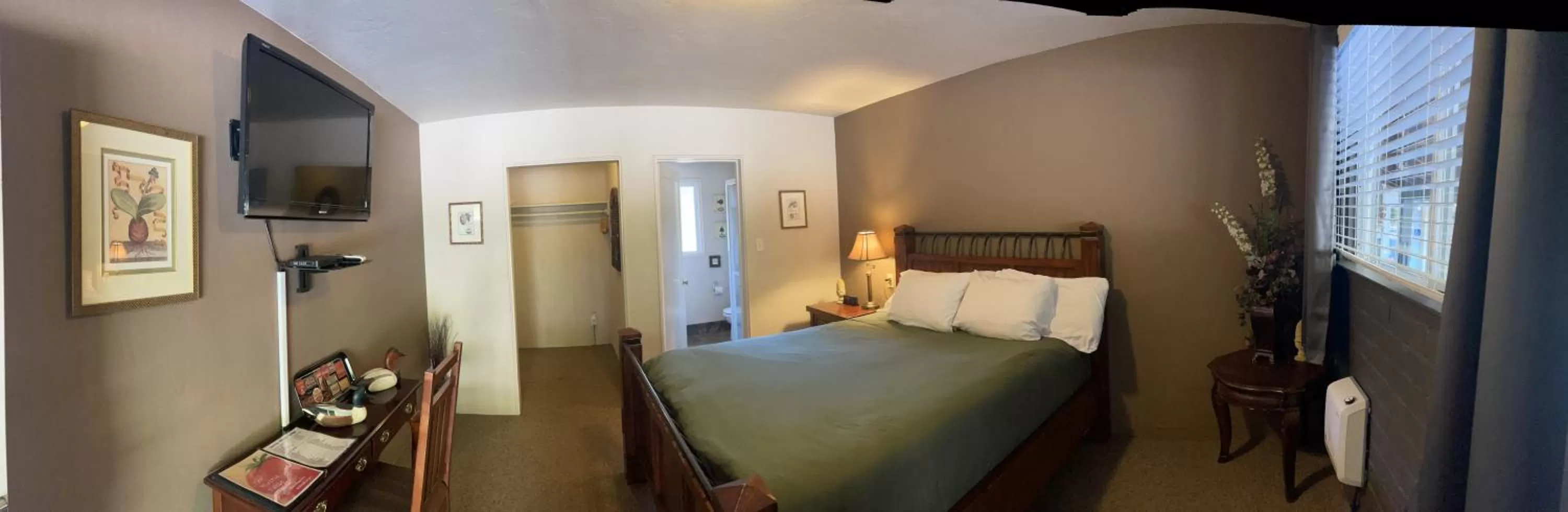 Bed in Sierra Woods Lodge