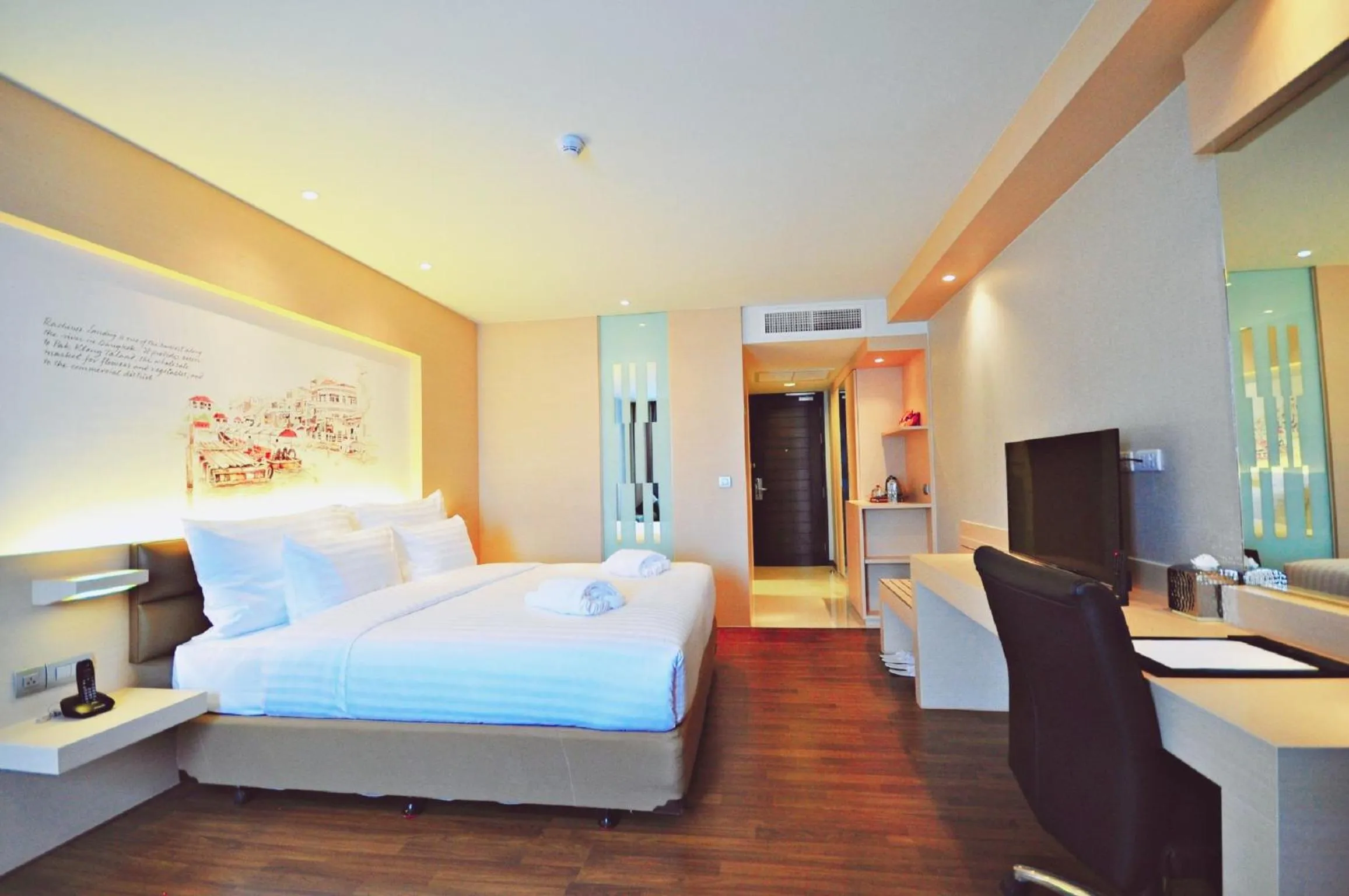 Bathroom, Bed in Parinda Hotel