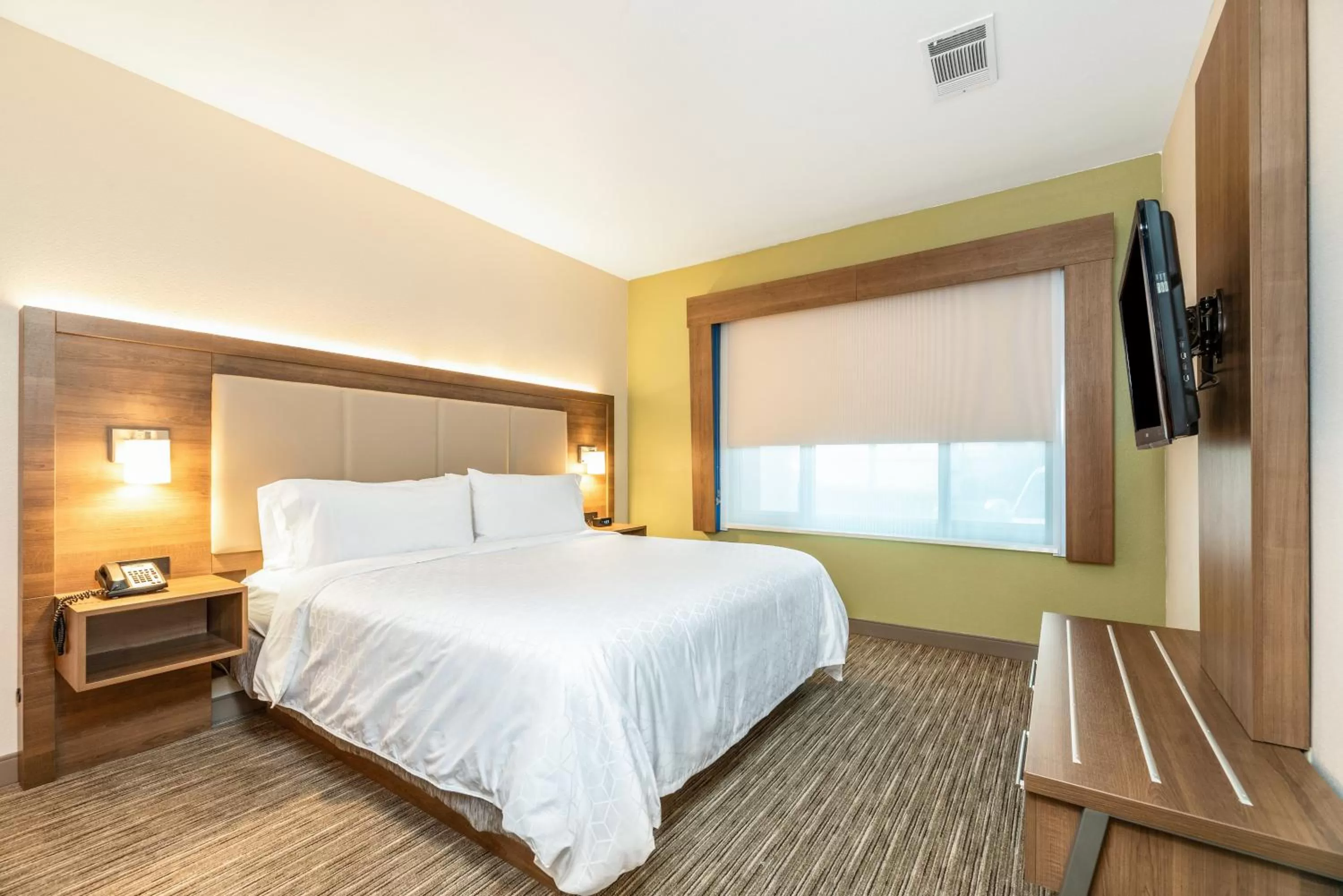 Photo of the whole room, Bed in Holiday Inn Express Fremont - Milpitas Central by IHG