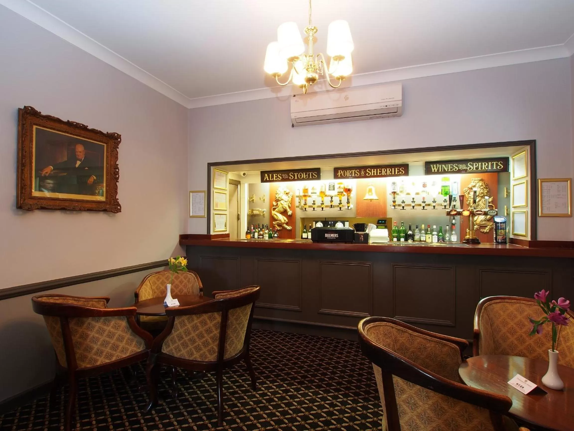 Lounge or bar in The Chatsworth Hotel