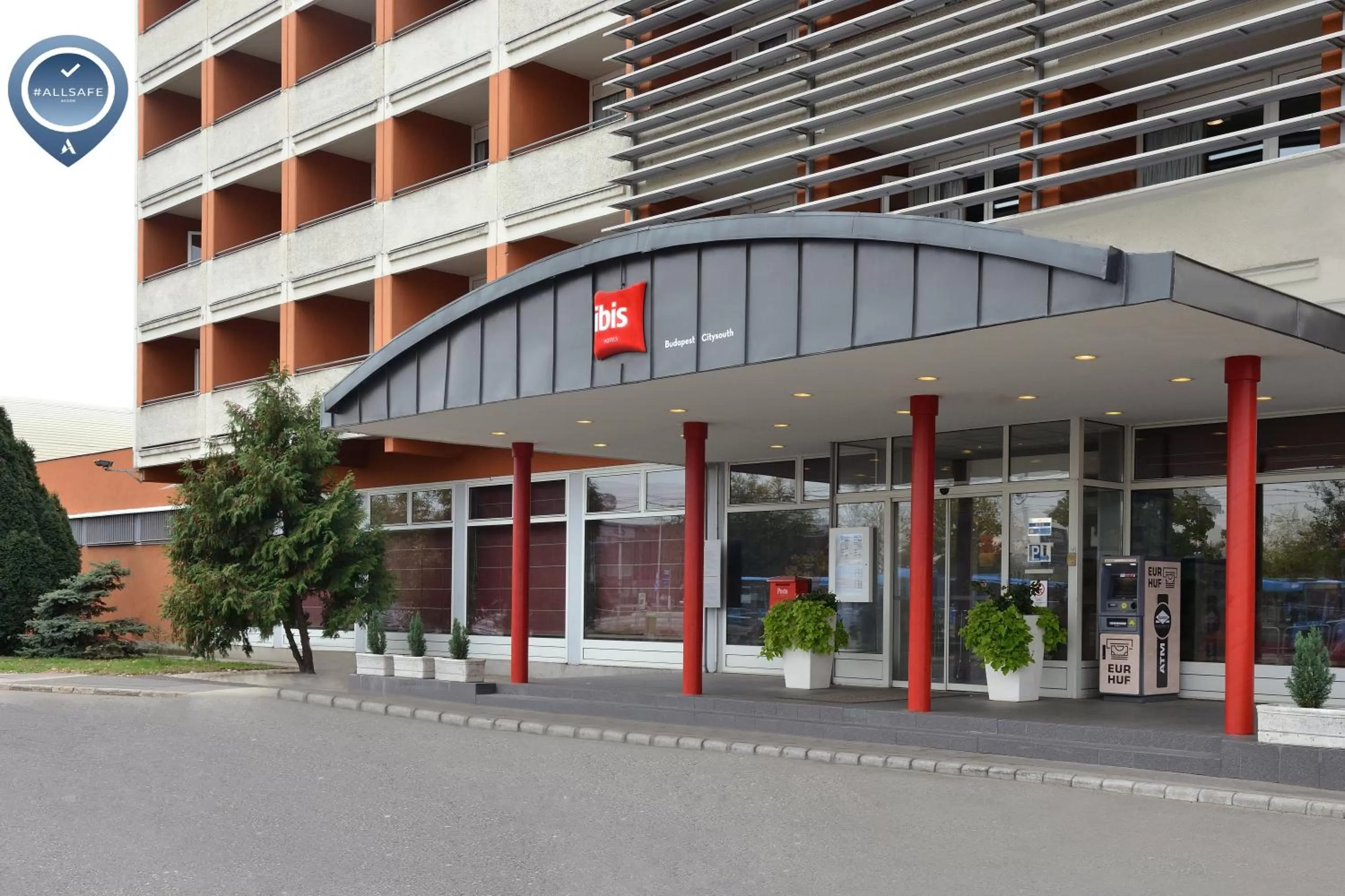 Facade/entrance in Ibis Budapest Citysouth