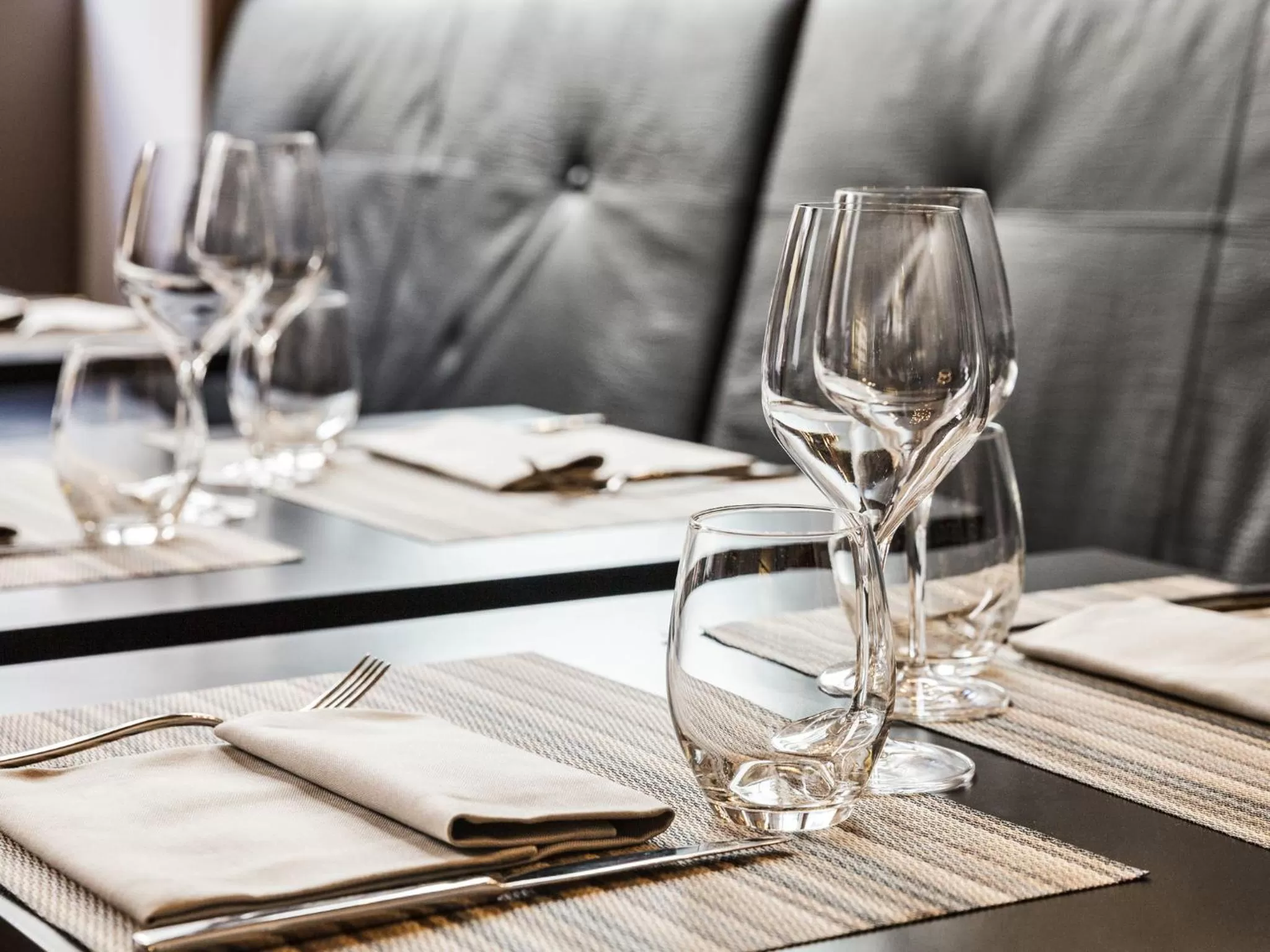 Restaurant/places to eat in Palace Suite