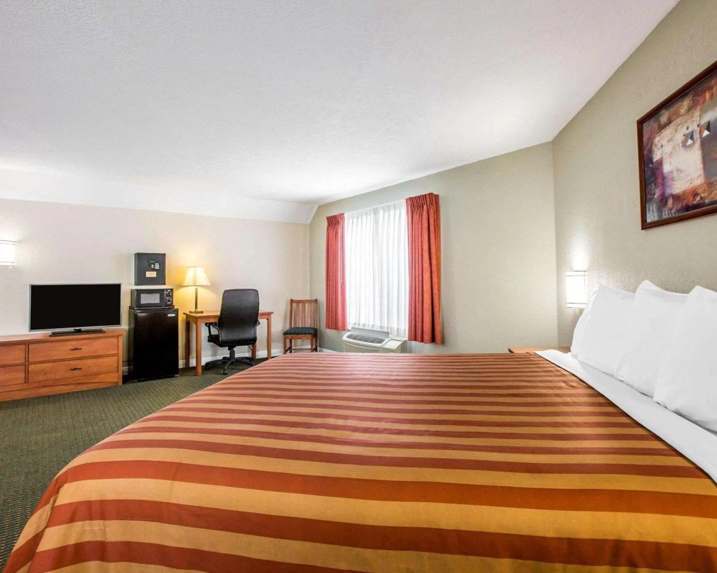 Photo of the whole room in Rodeway Inn San Clemente Beach