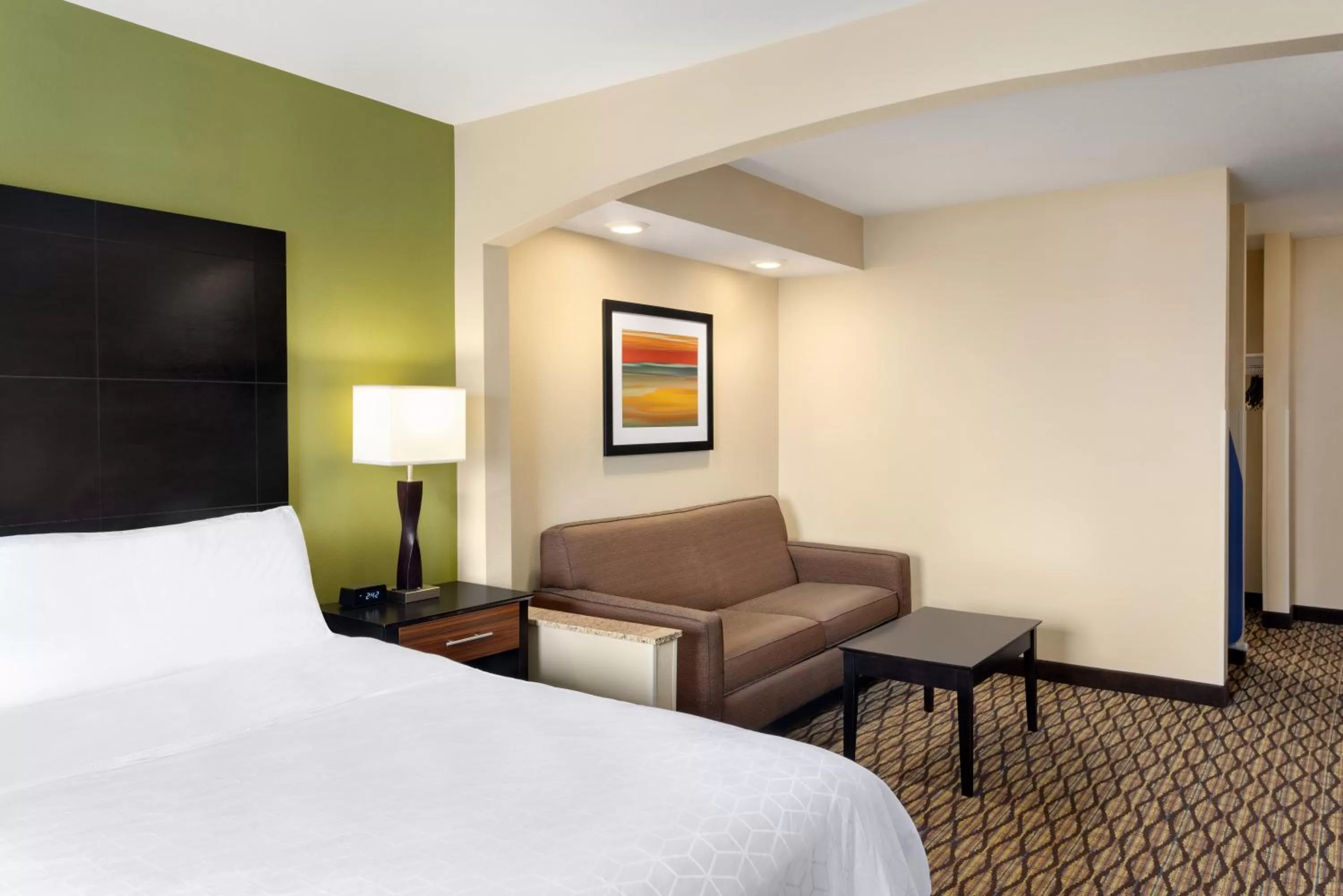 Photo of the whole room, Bed in Holiday Inn Express Hotel & Suites Edmond by IHG