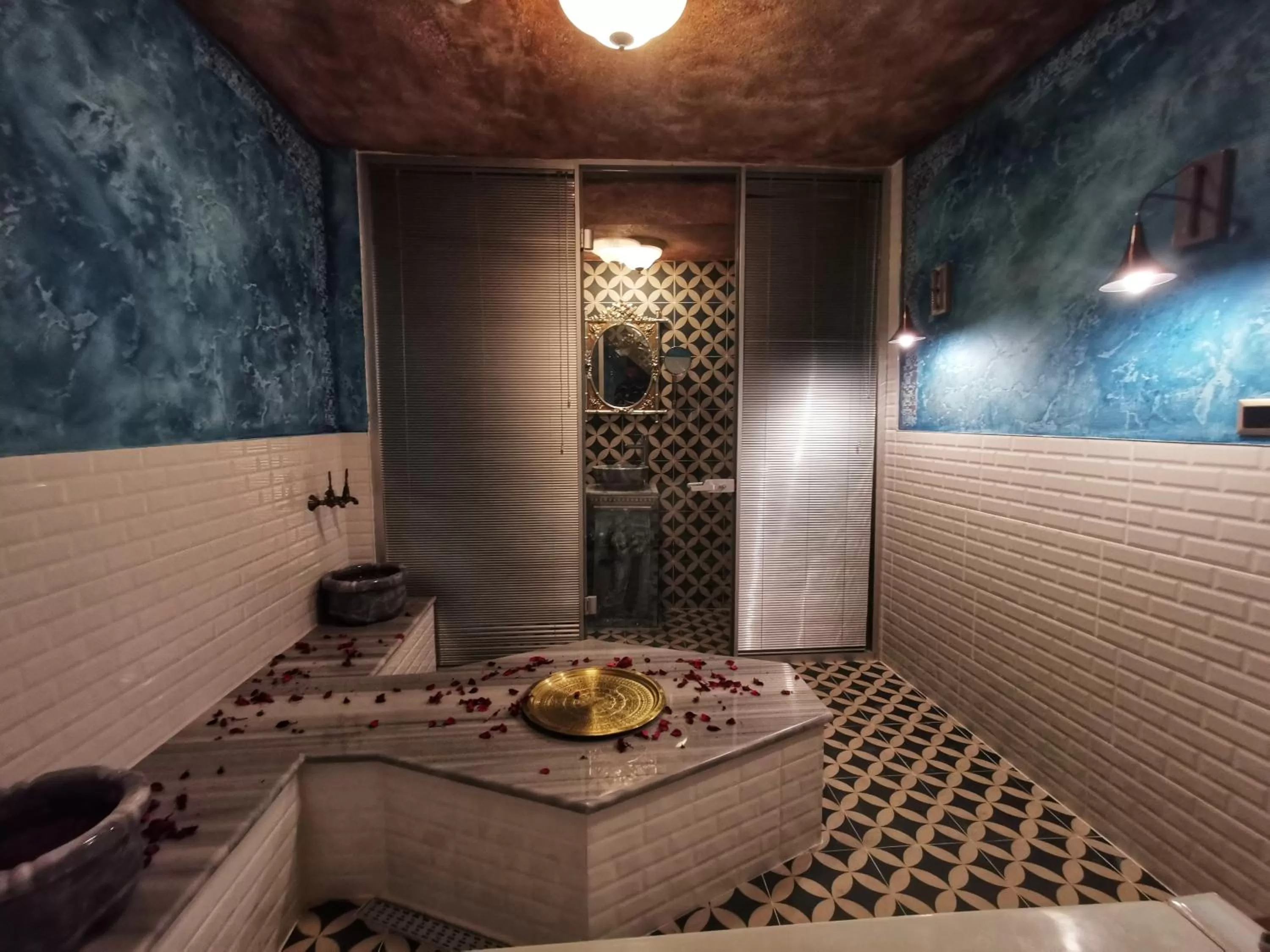 Bathroom in Lord Morgan & Exclusive Design Nişantaşı