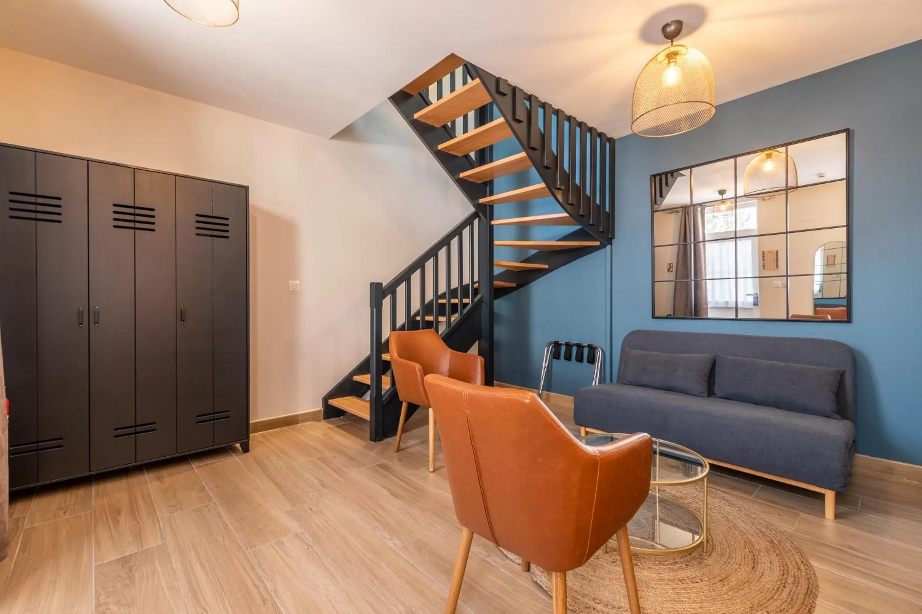 Night, Seating Area in Hôtel Échappée en Baie - Parking privé gratuit