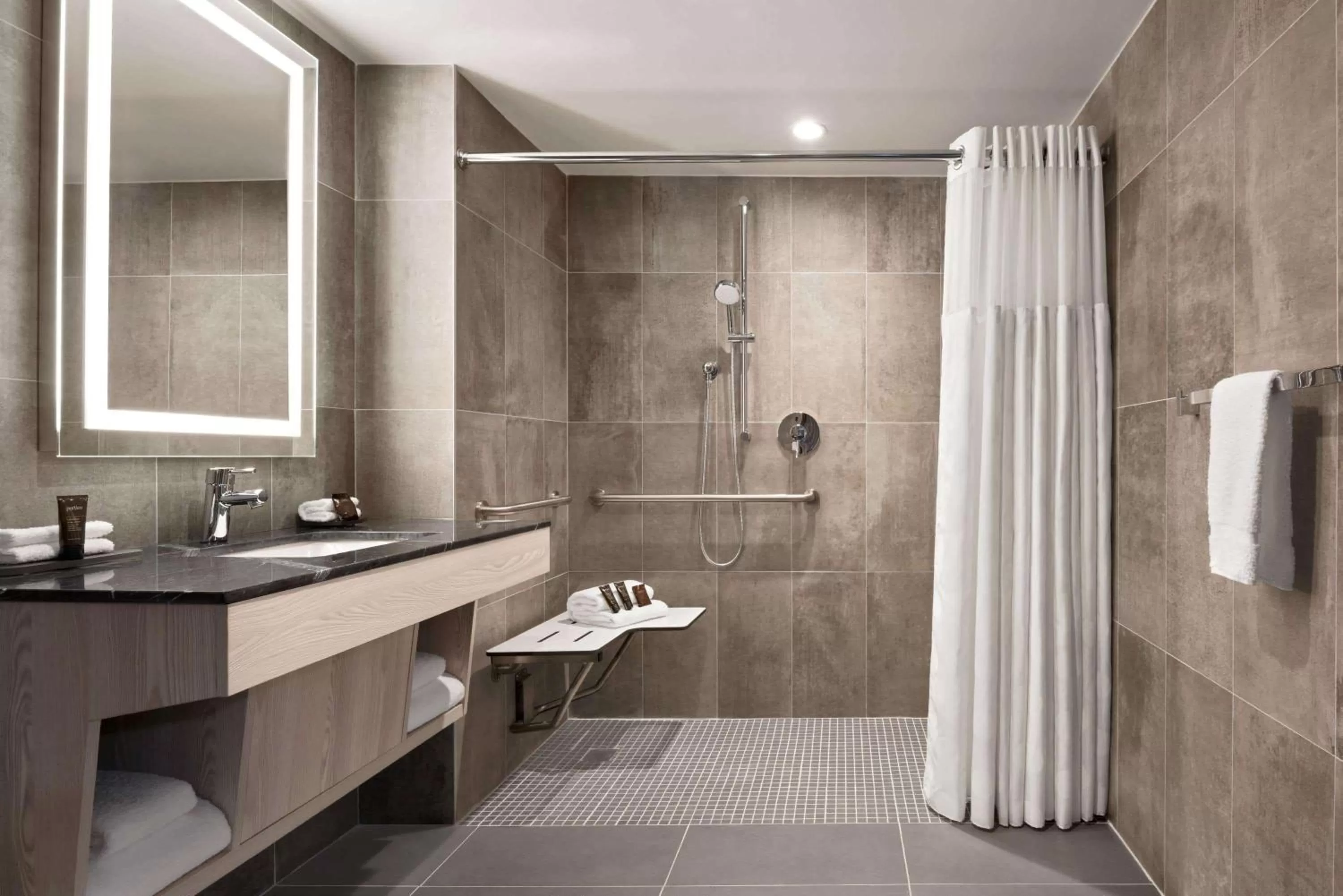 Shower in Wingate by Wyndham New York Midtown South/5th Ave