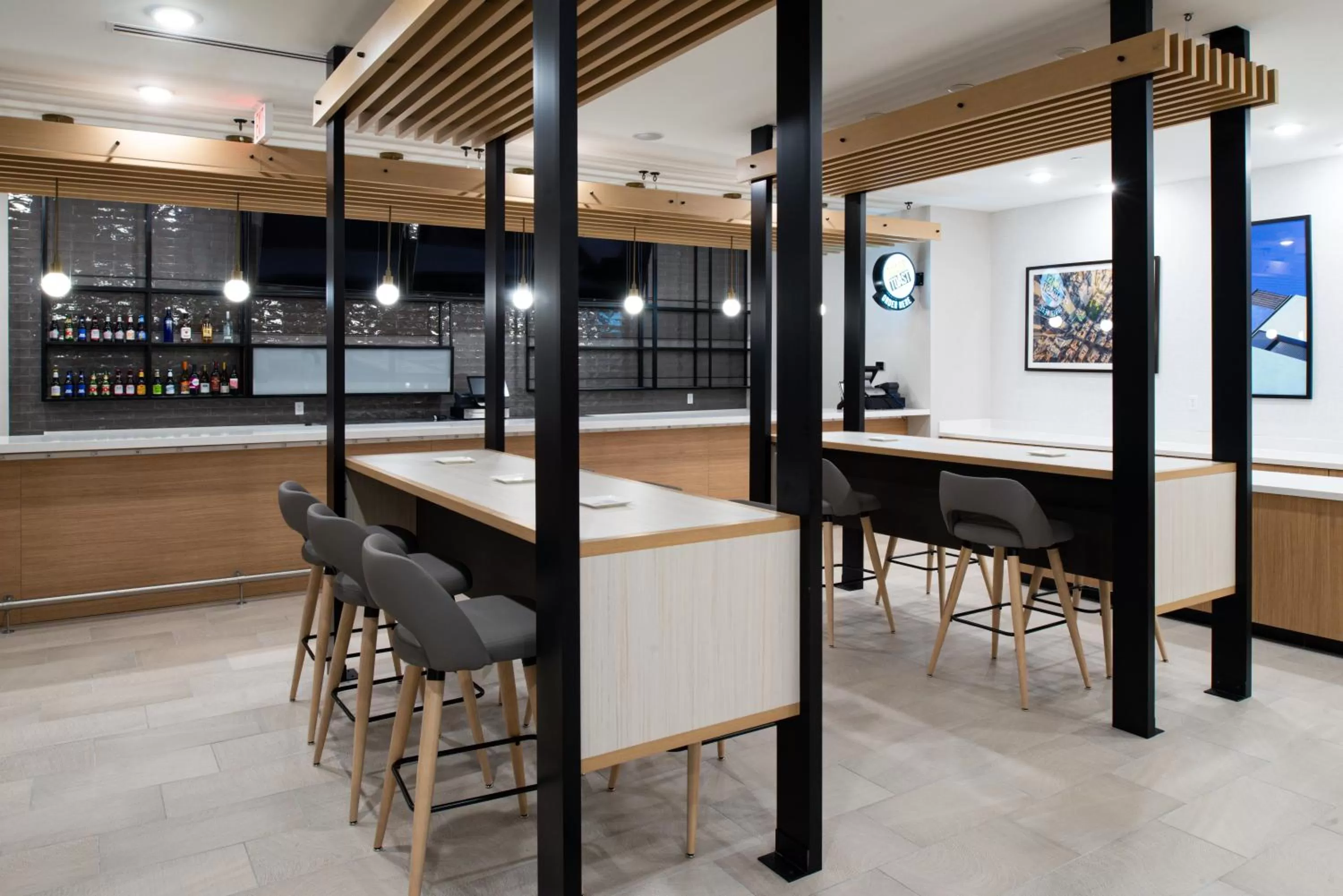 Lounge or bar in Holiday Inn Fort Worth - Alliance by IHG