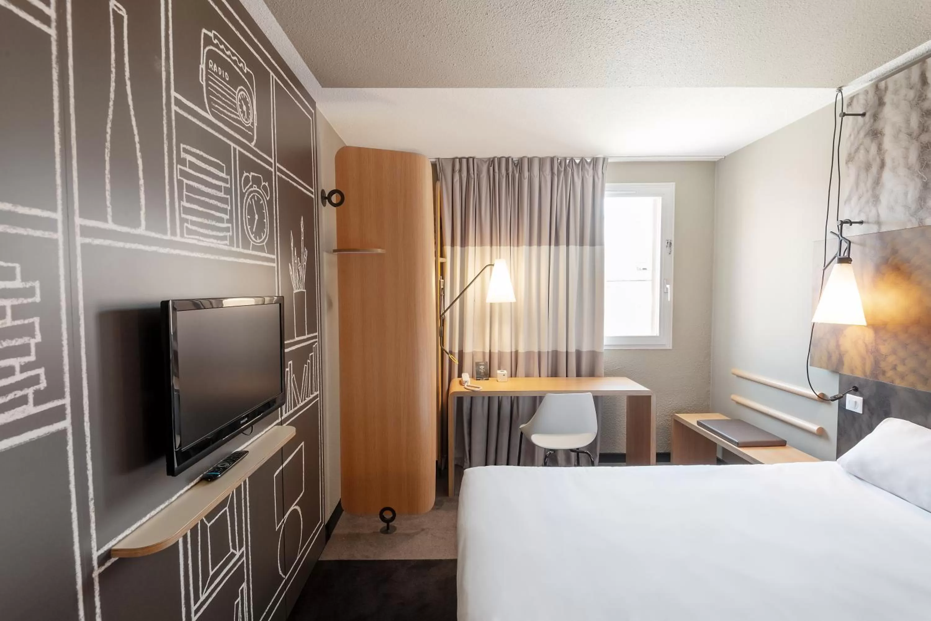 Photo of the whole room, Bed in ibis Epernay Centre Ville