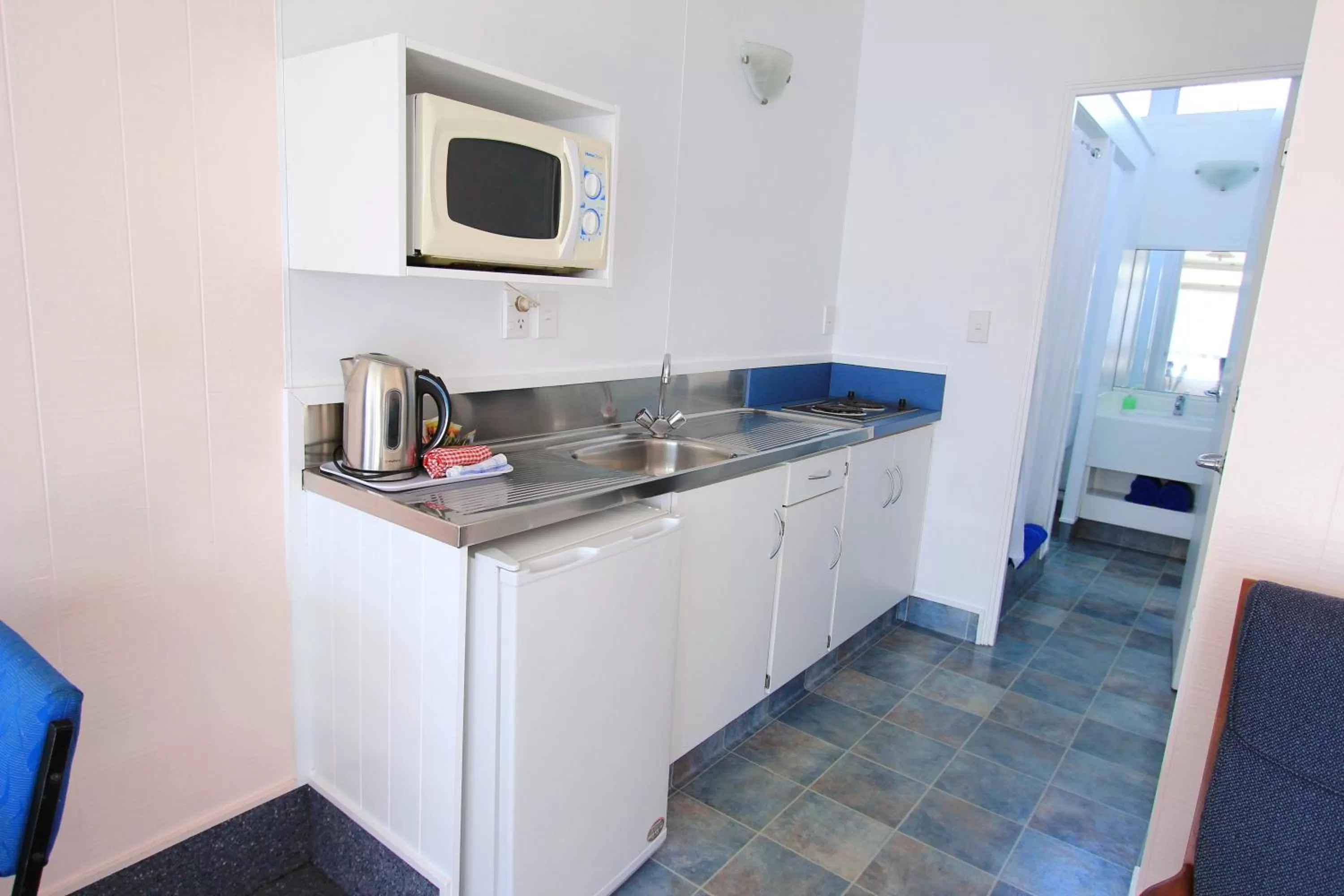 Coffee/tea facilities in Golden Glow Motel