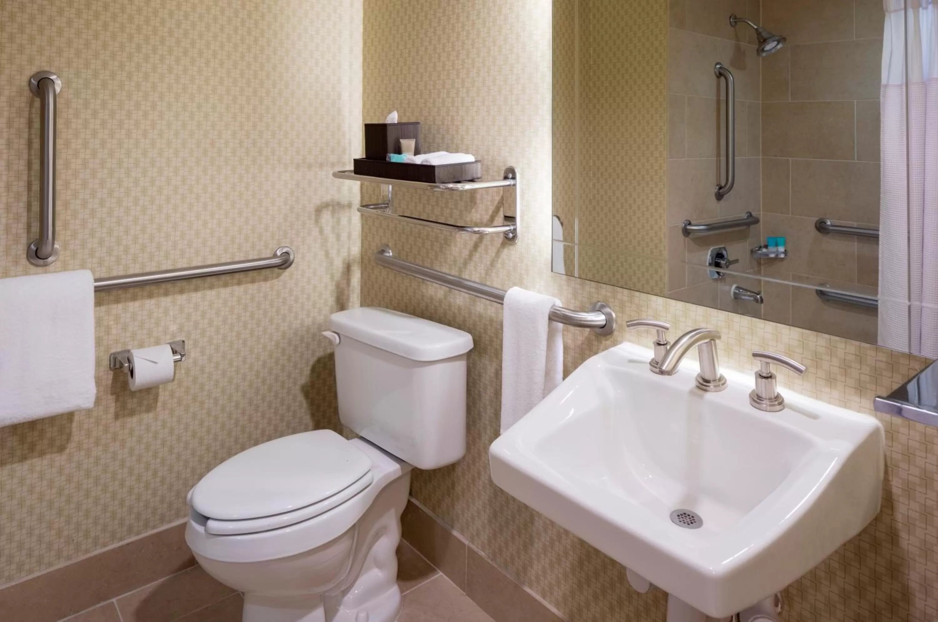 Toilet in Sonesta Hotel Houston IAH Airport