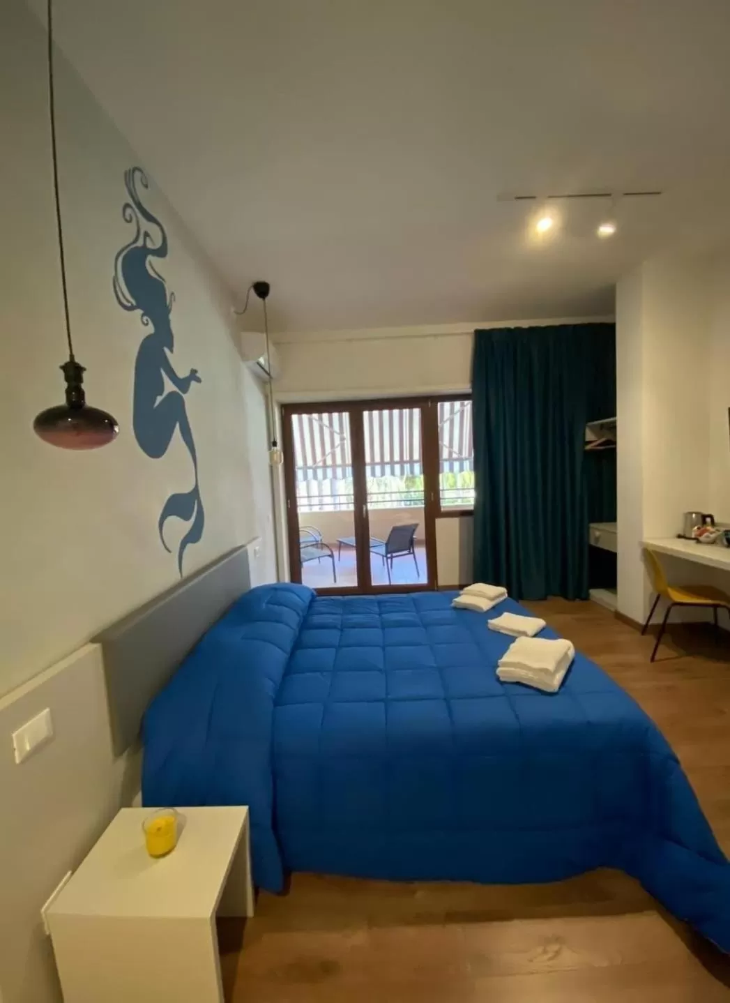 Bed in Sorrento B&amp;D Rooms