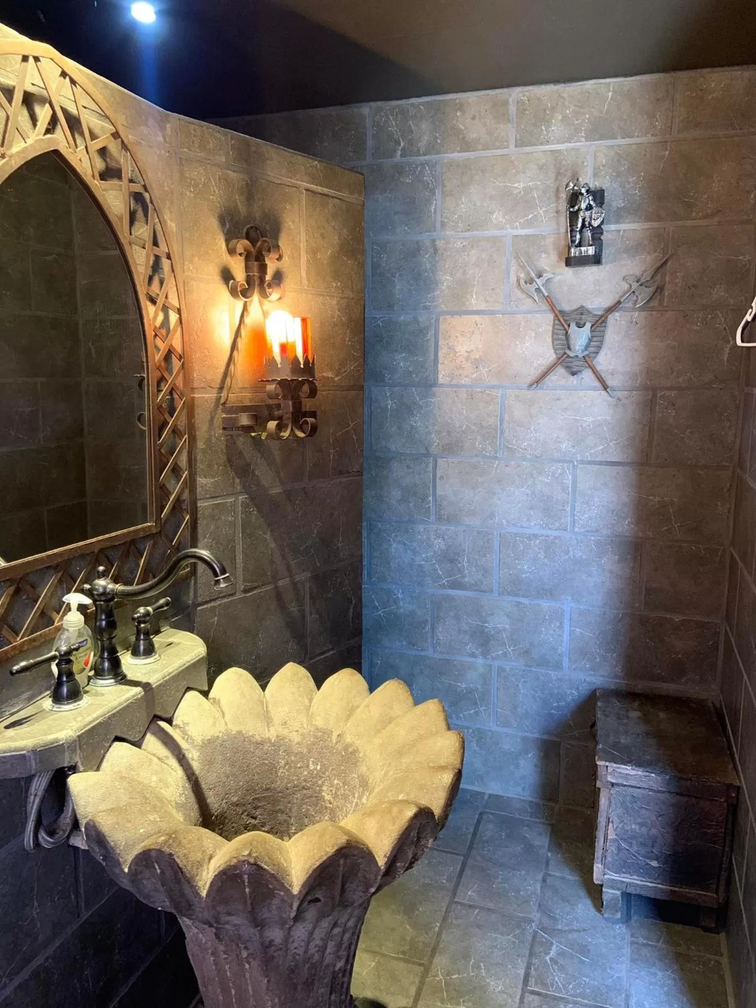 Shower in Poco Cielo Hotel