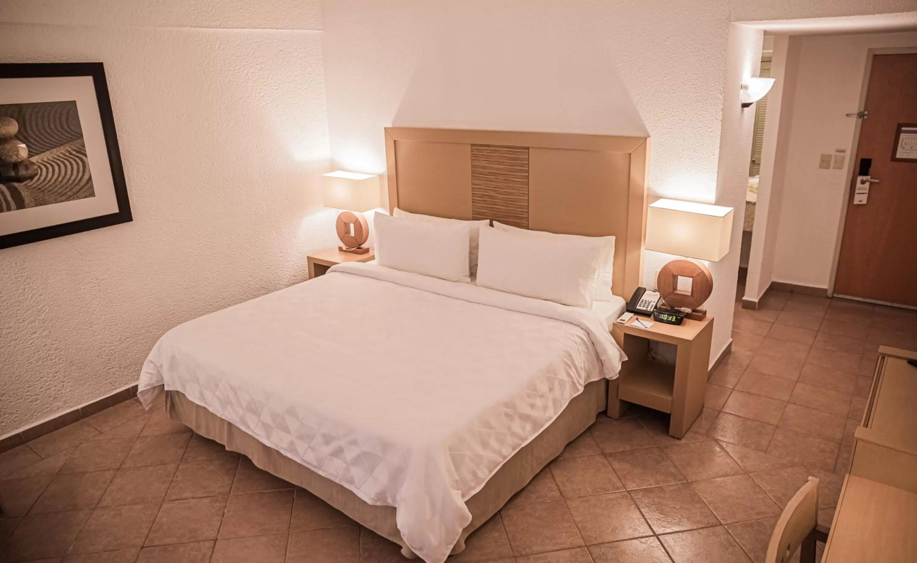 Bed in Holiday Inn Resort Acapulco, an IHG Hotel