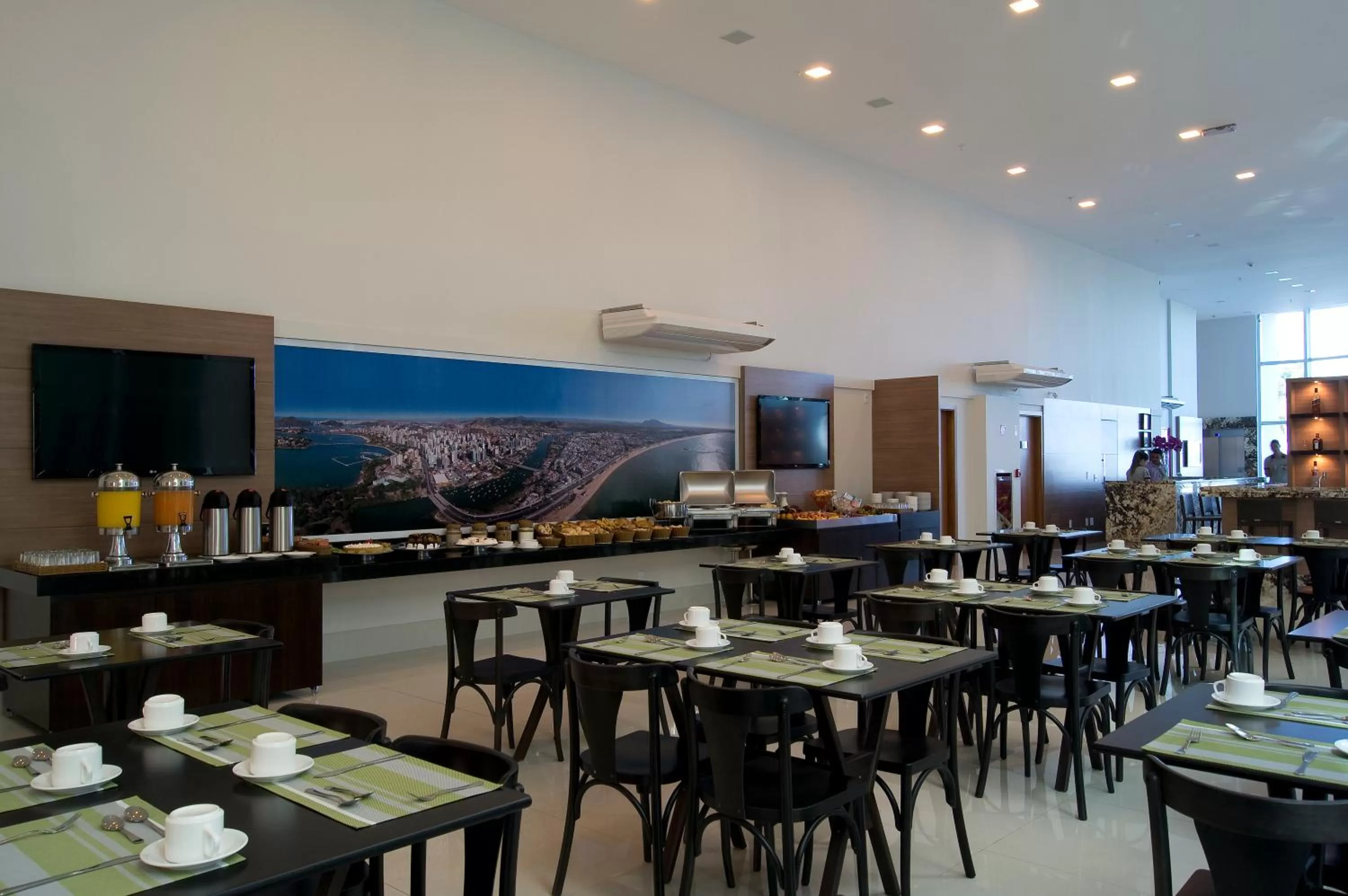 Restaurant/places to eat in Alameda Vitória Hotel