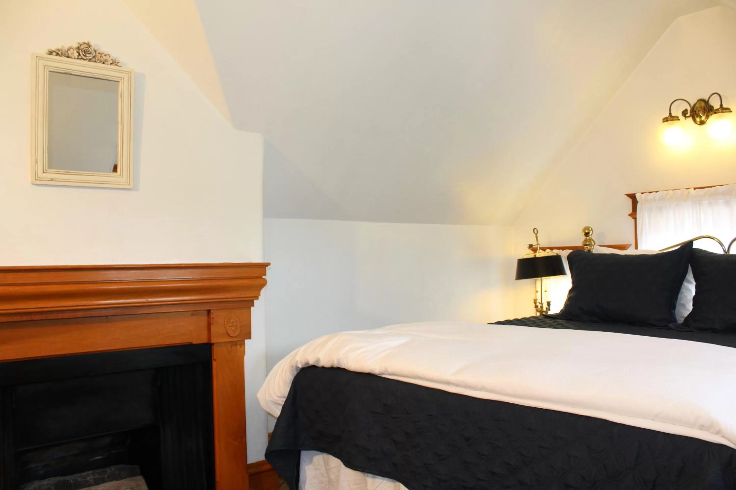 Bed in Pacific Grove Inn