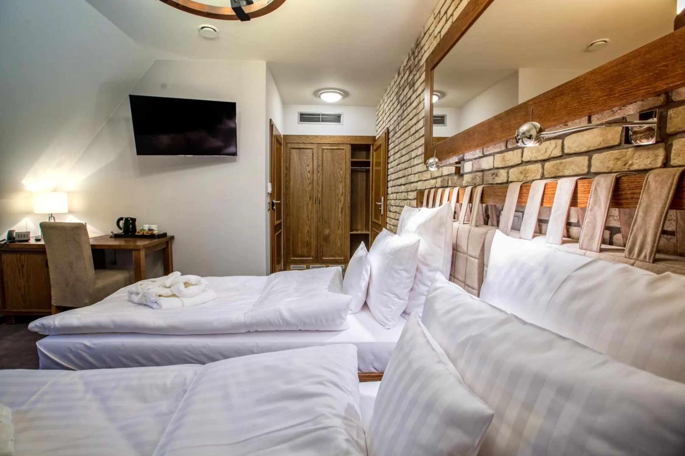 Photo of the whole room, Bed in Hotel & Spa **** Kasztel Uniejów