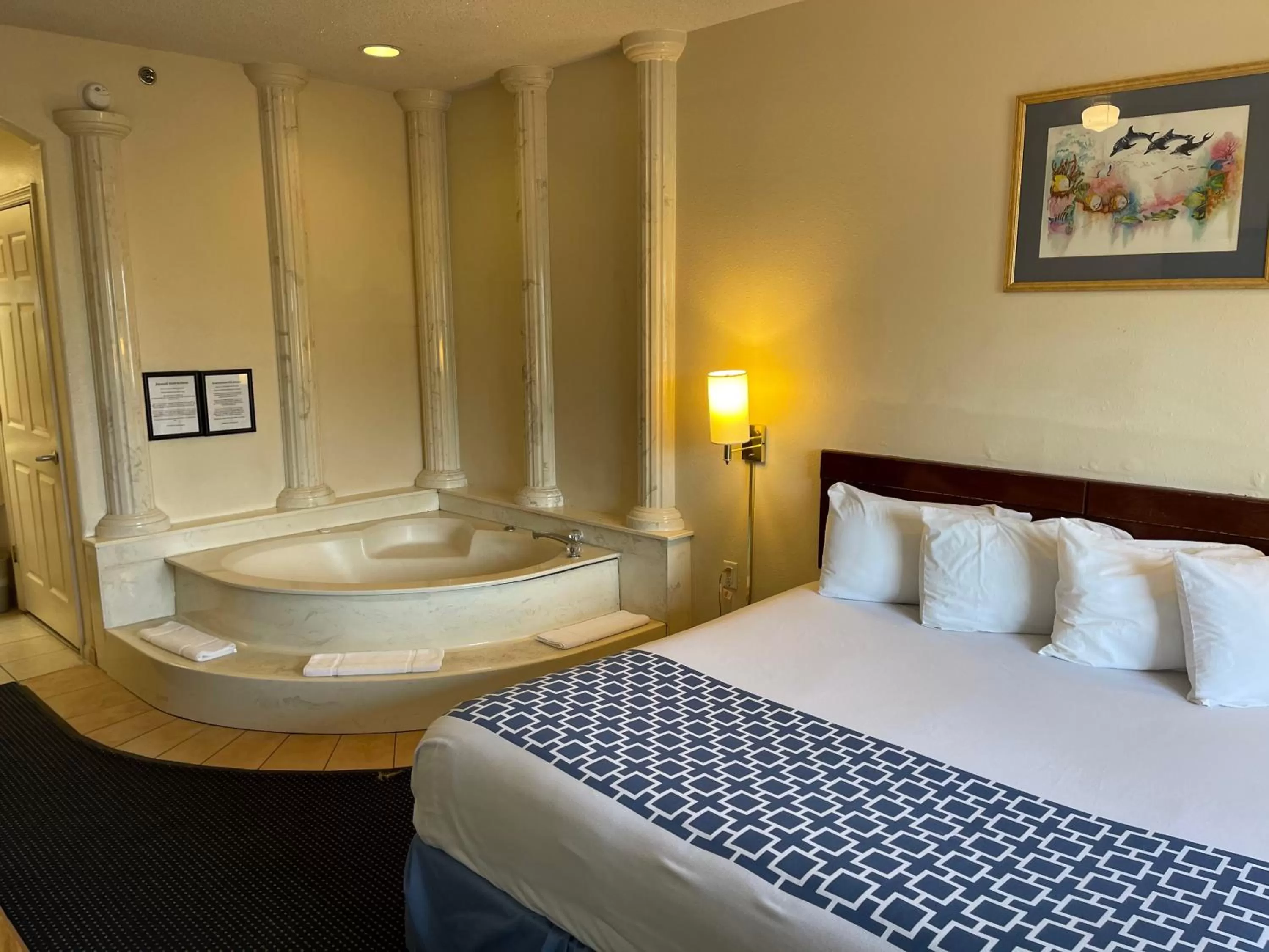 Bedroom in Flamingo Inn