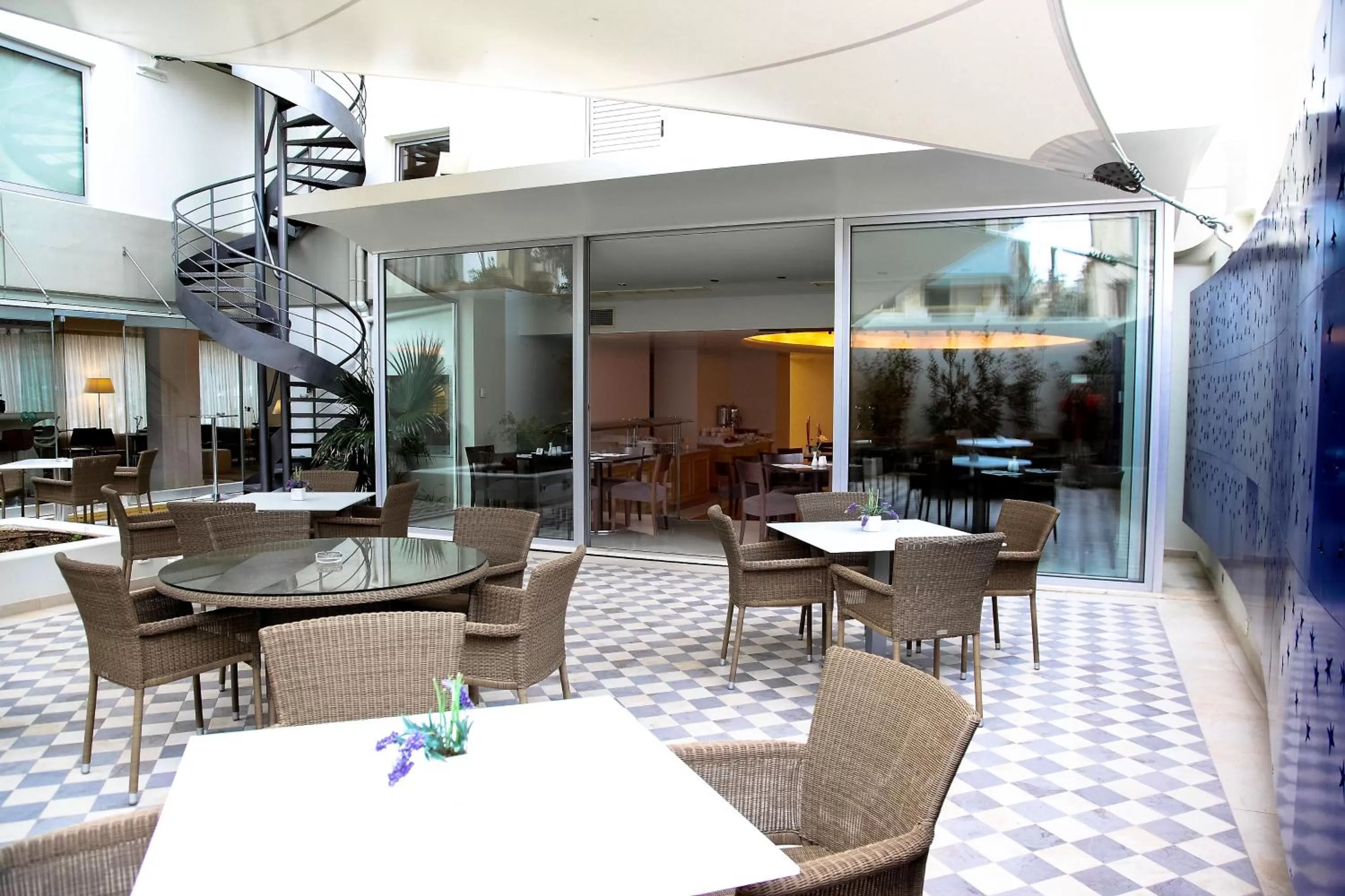 Restaurant/places to eat in Atrion Hotel