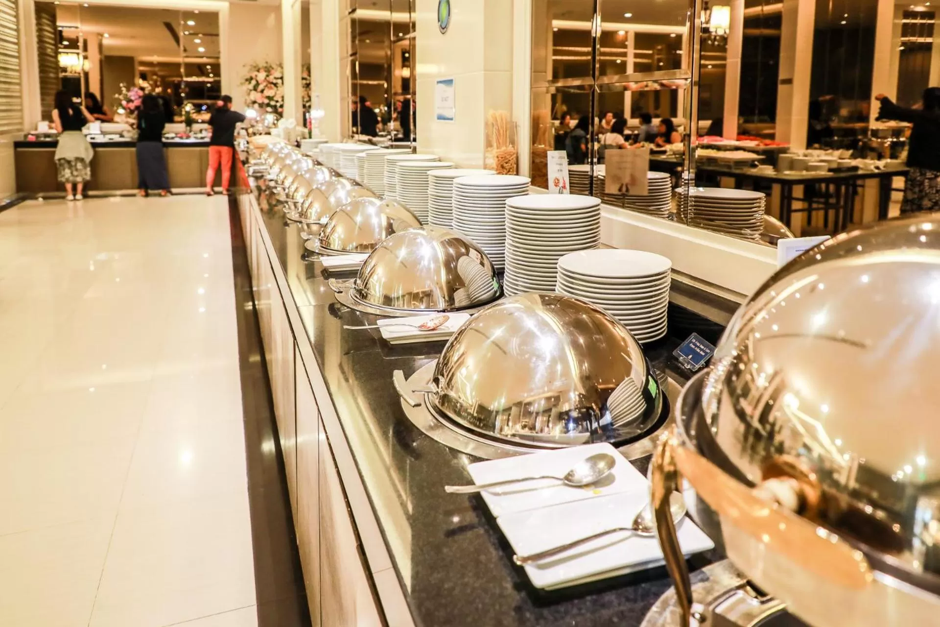 Restaurant/places to eat in Mandarin Hotel Managed by Centre Point