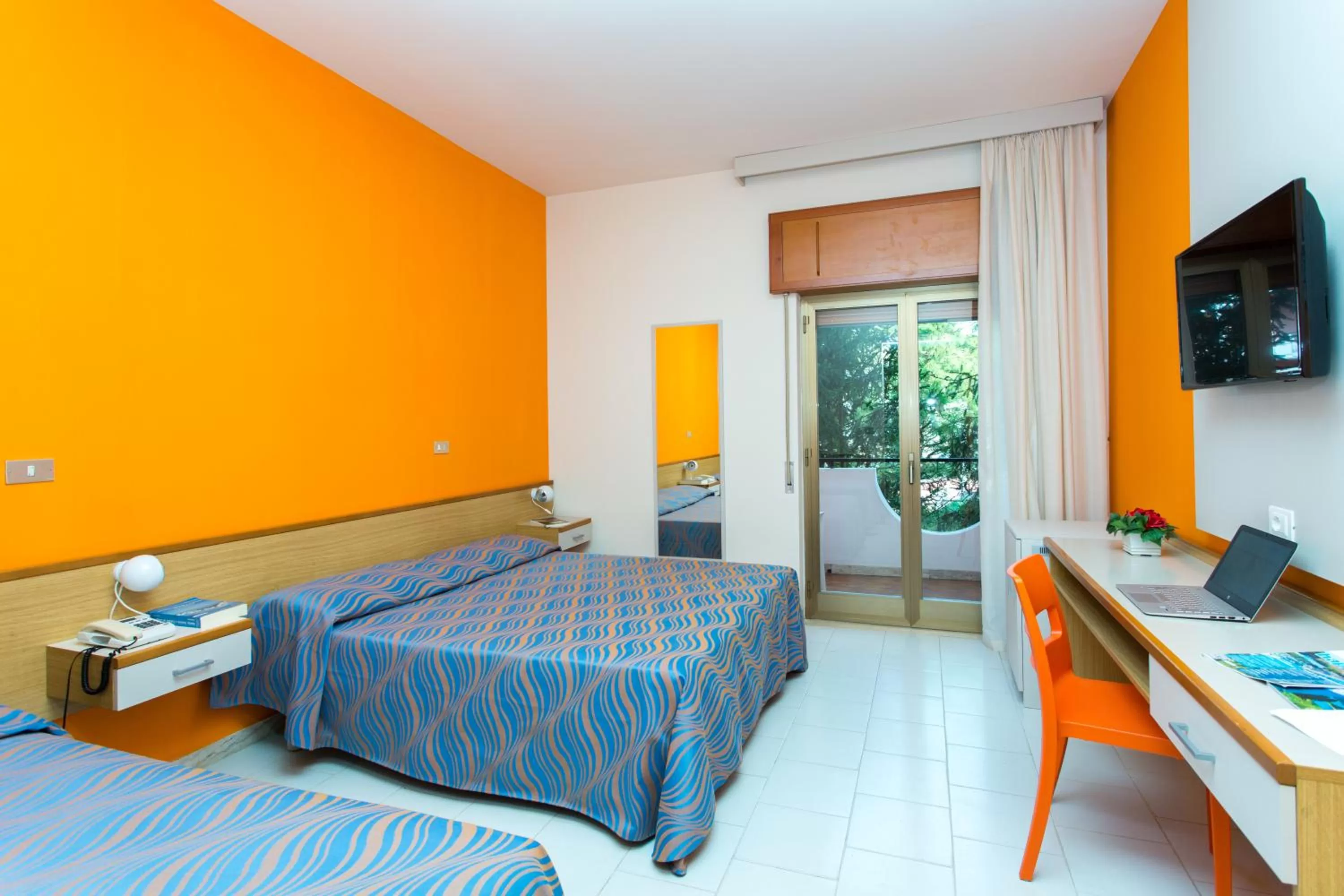 Balcony/Terrace, Bed in Hotel Santa Caterina Village Club