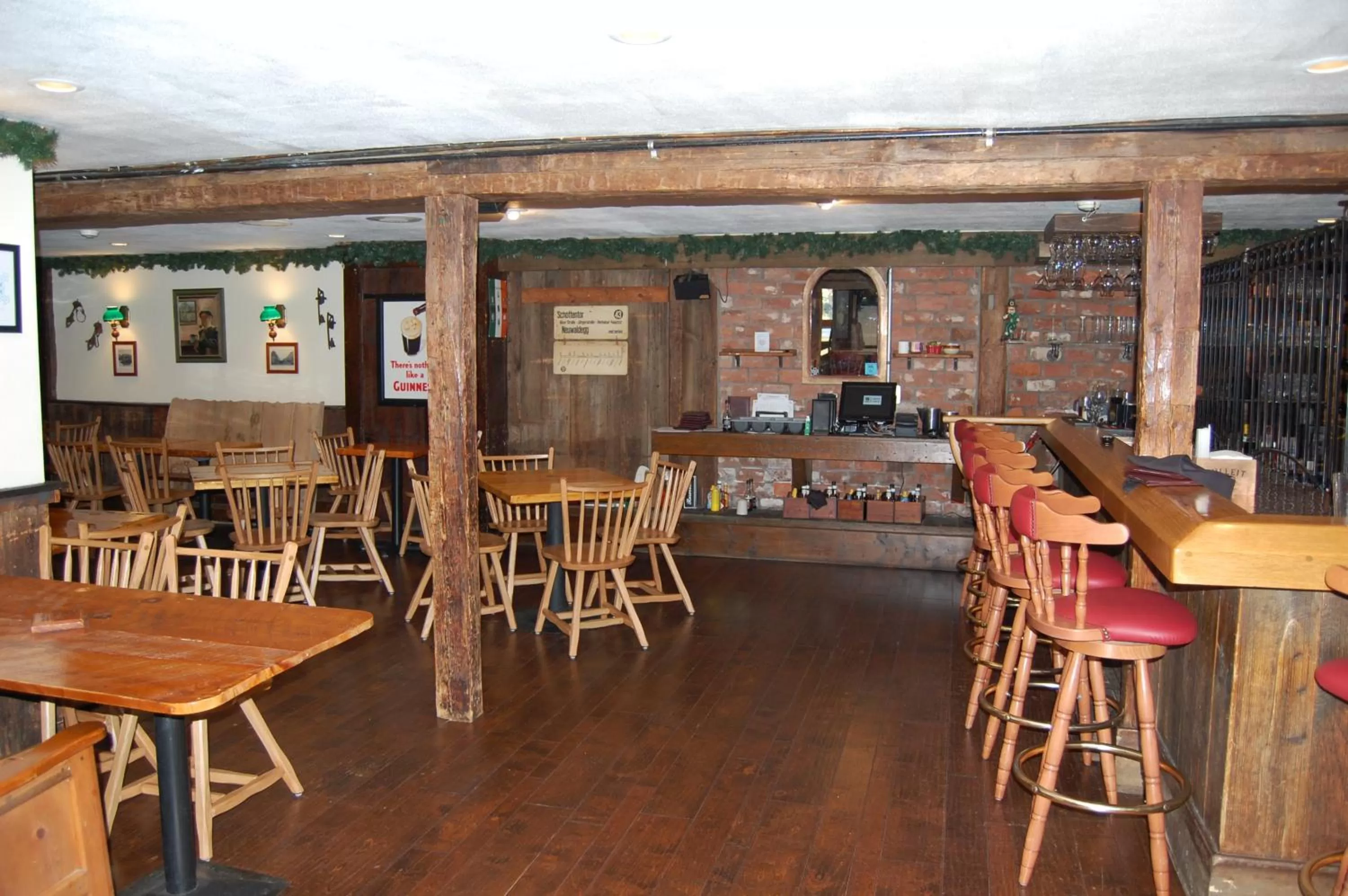 Restaurant/places to eat in Summit Lodge