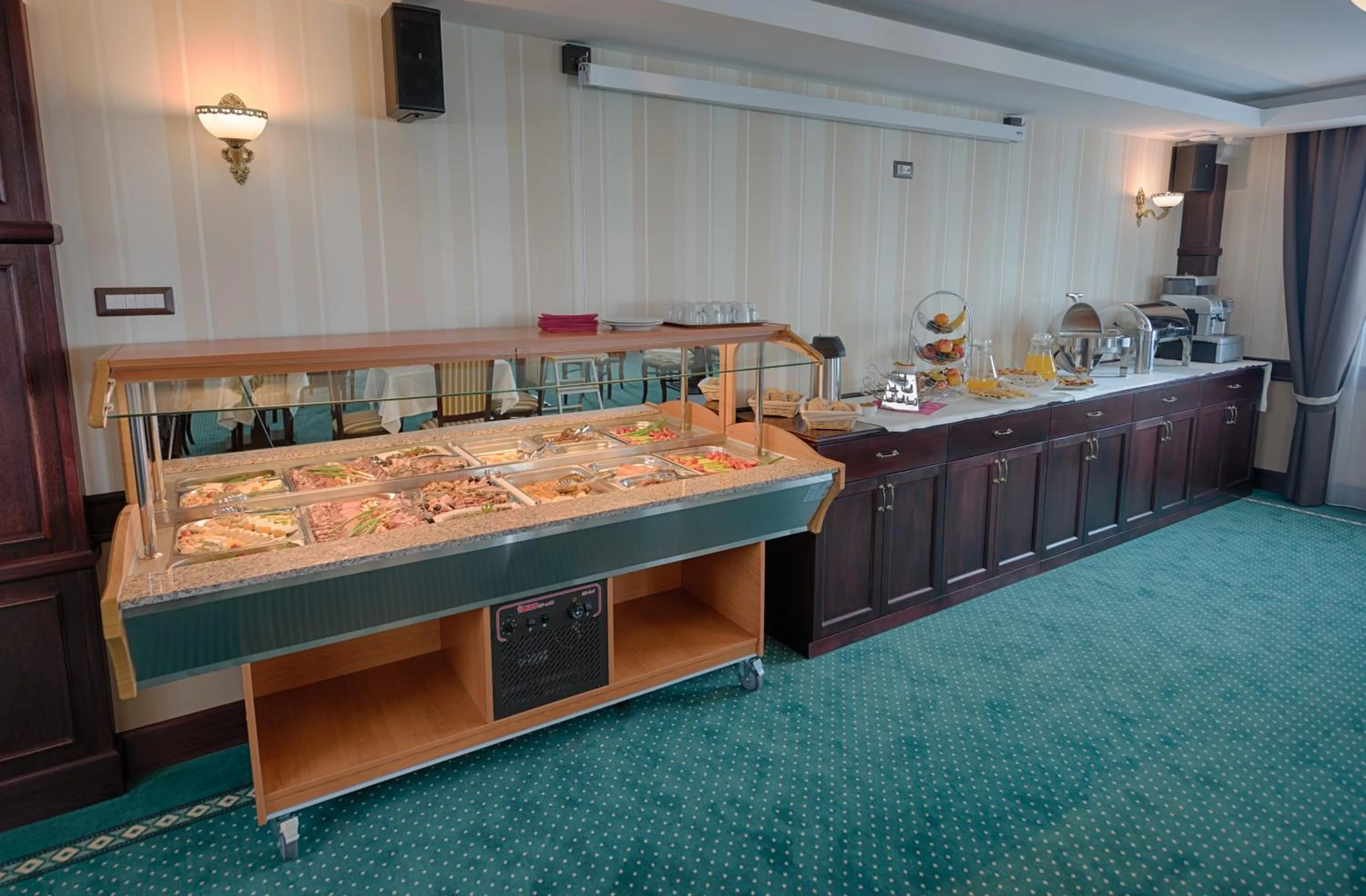 Food and drinks in Magus Hotel