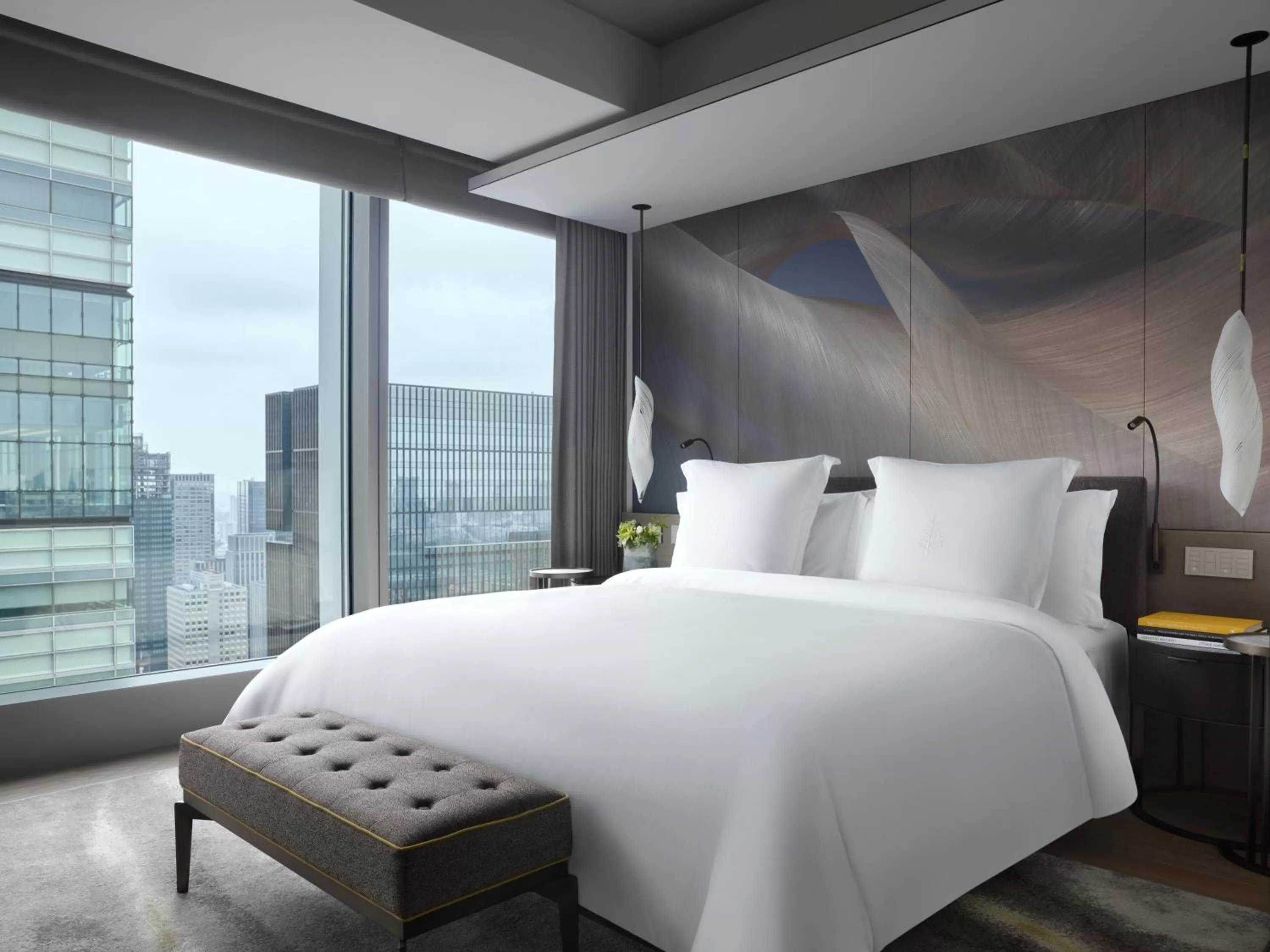 Bedroom in Four Seasons Hotel Tokyo at Otemachi