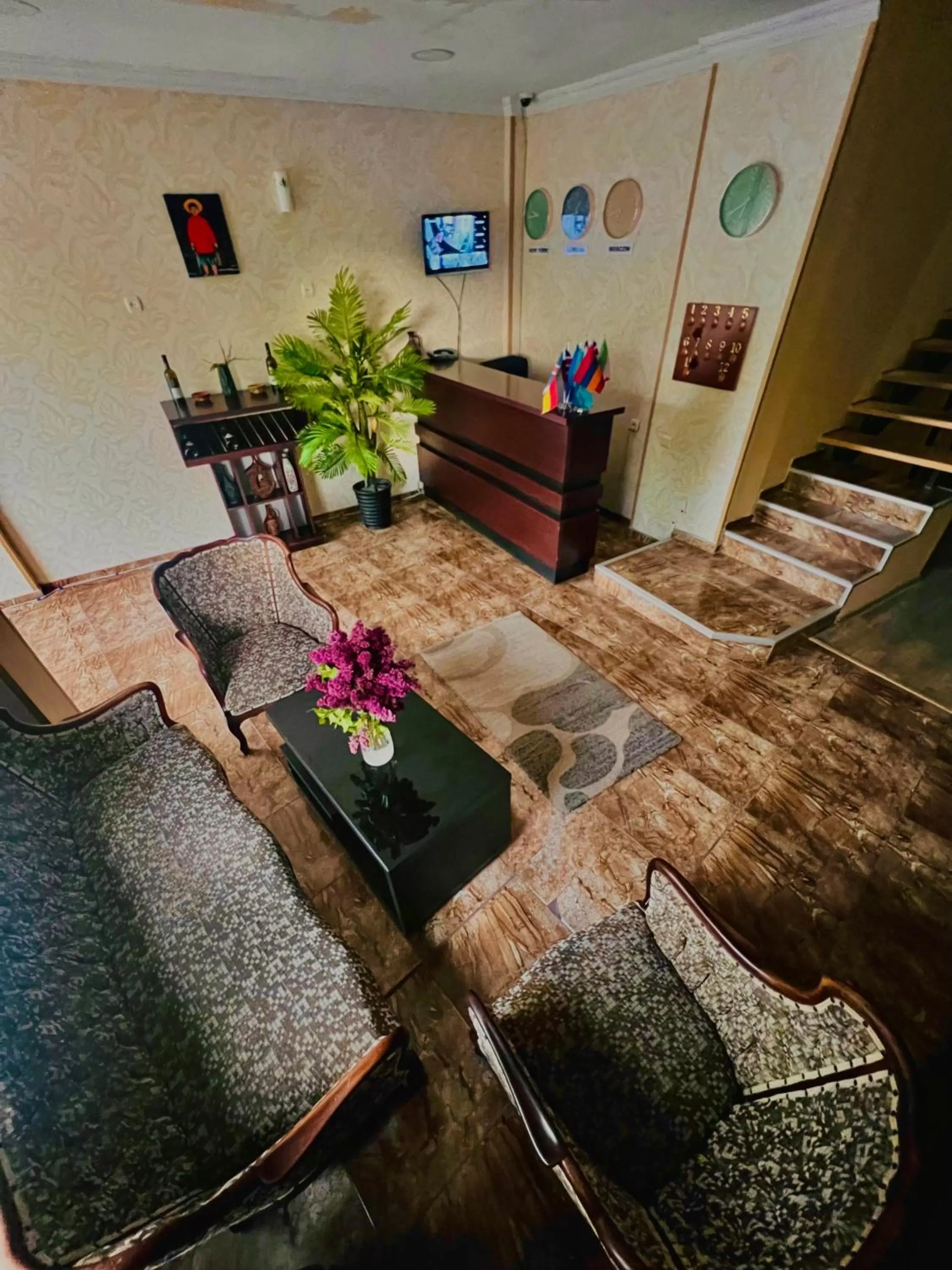 Communal lounge/ TV room in Hotel Shalimar