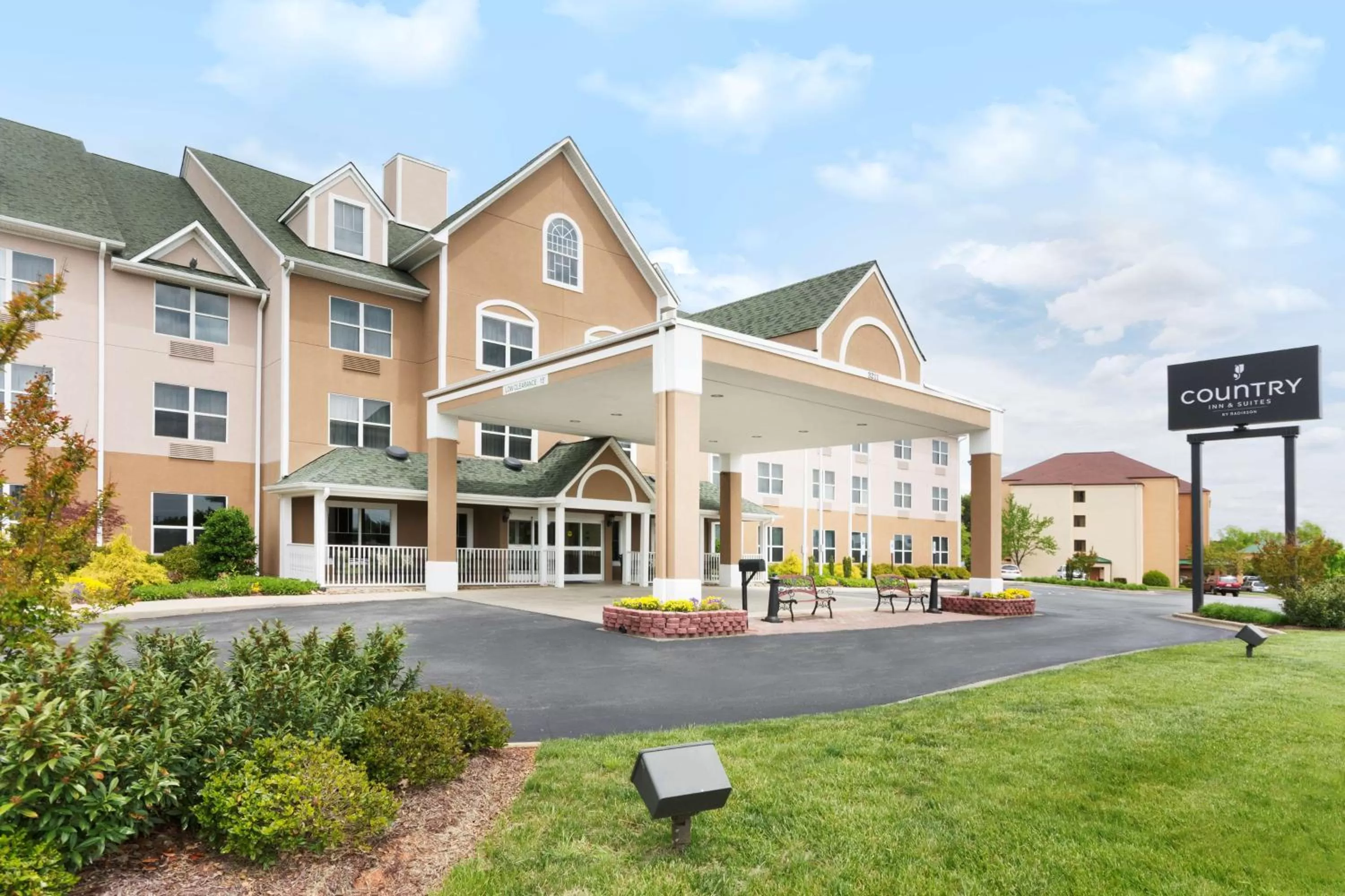 Country Inn & Suites by Radisson, Burlington Elon , NC