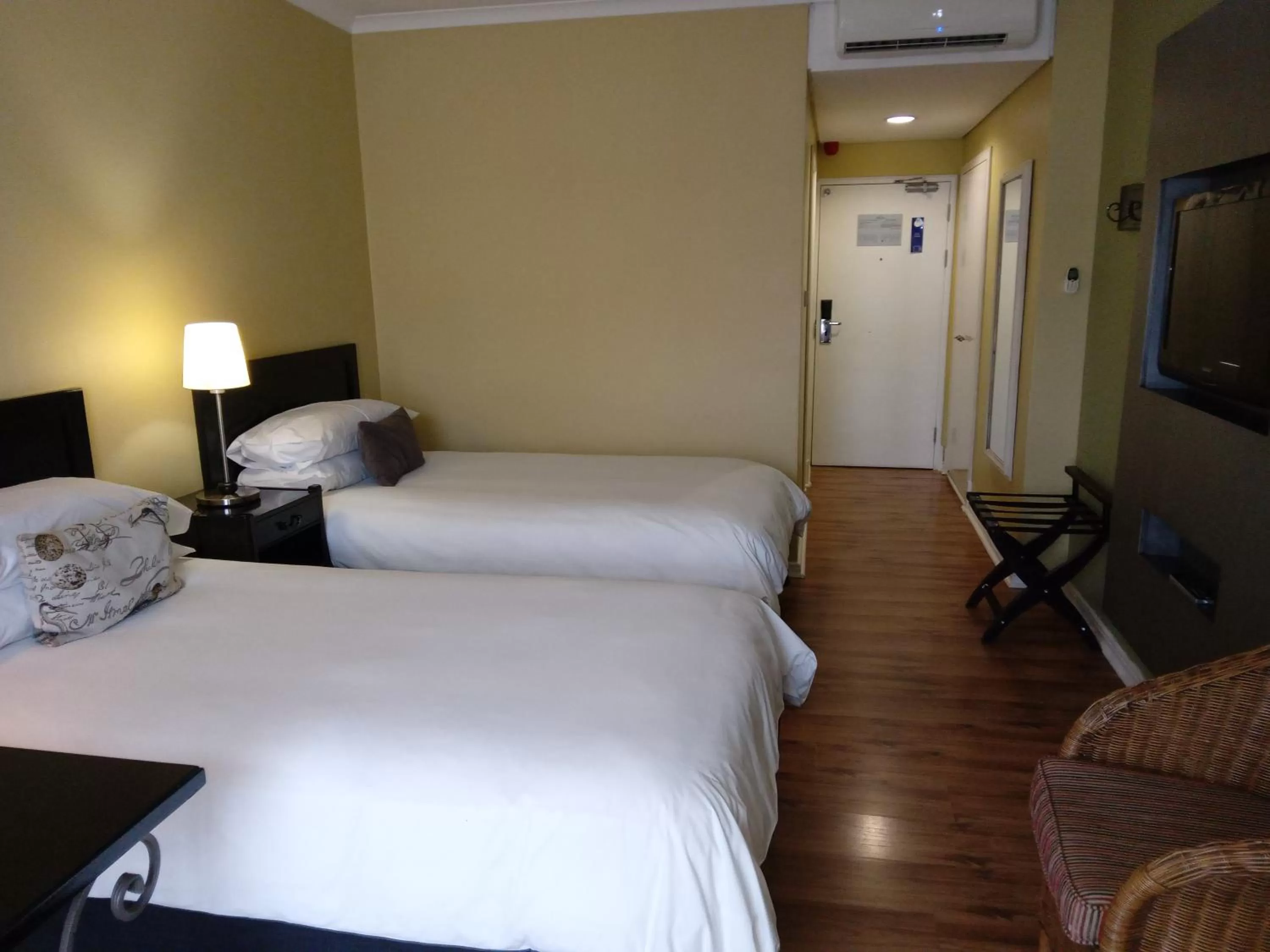 Shower, Bed in Protea Hotel by Marriott Bloemfontein