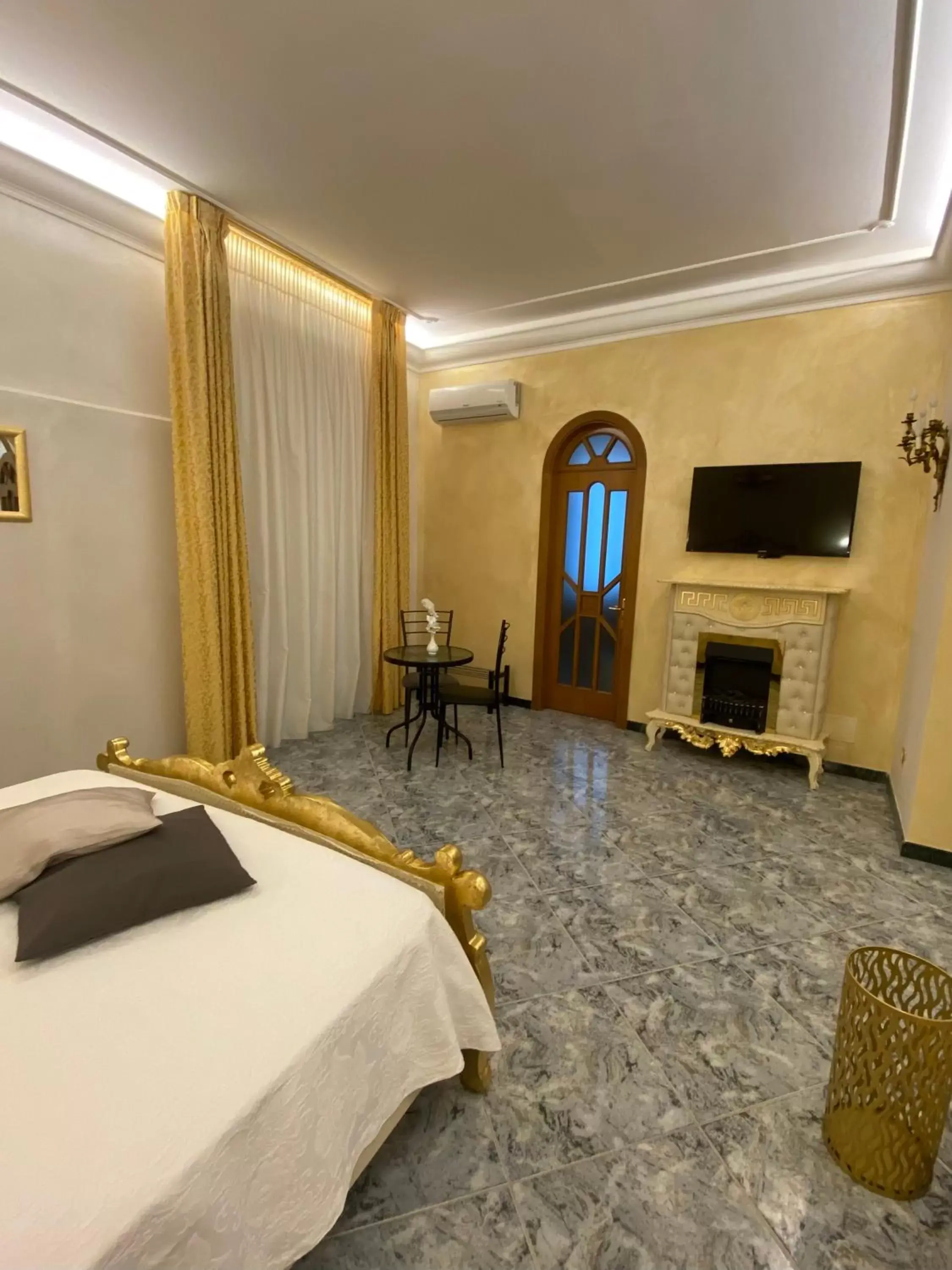 Deluxe Double Room with Extra Bed in Suite Incentro Salerno Deluxe Double Room with Extra Bed in Suite Incentro Salerno