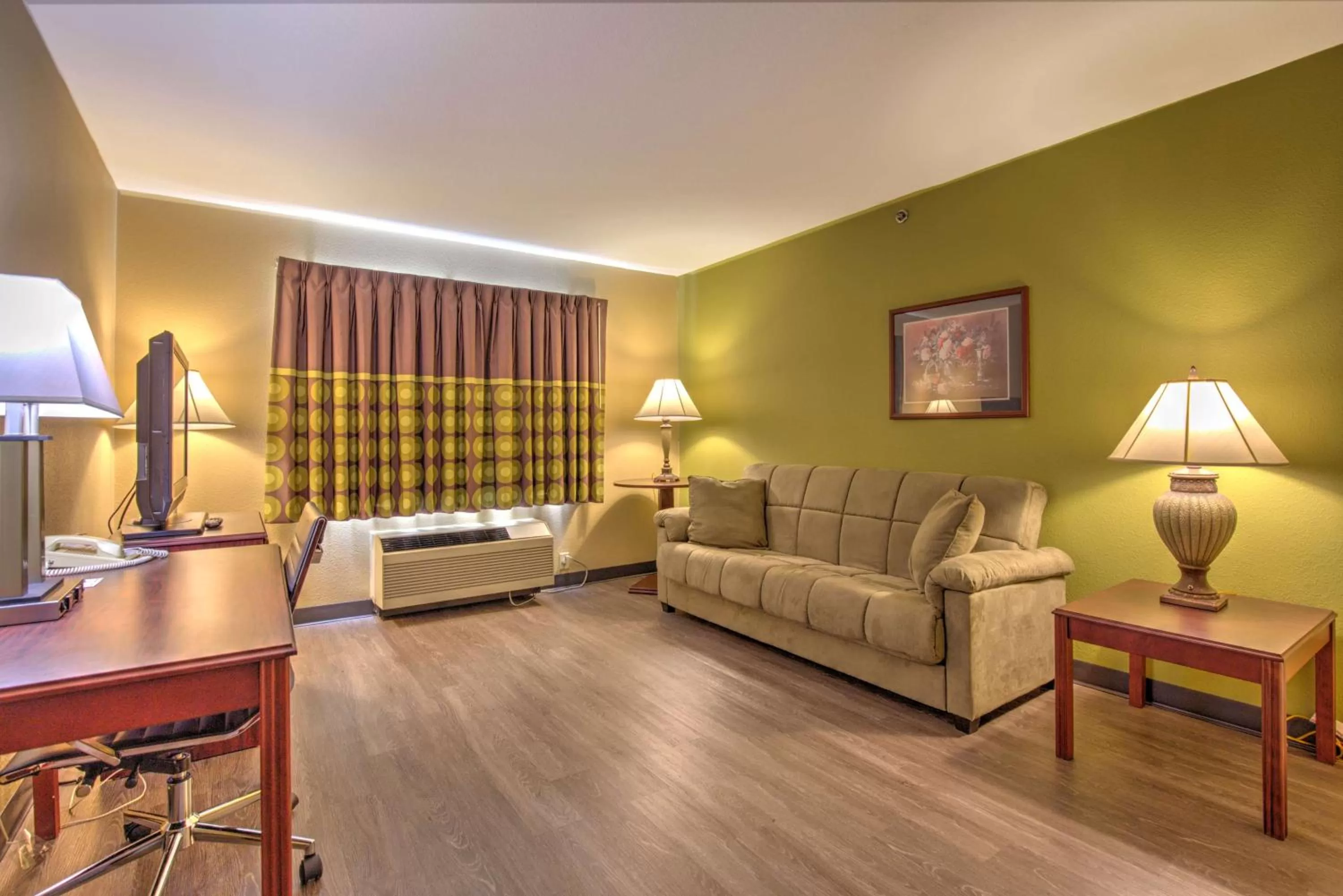 Photo of the whole room, Bed in Super 8 by Wyndham Waterloo