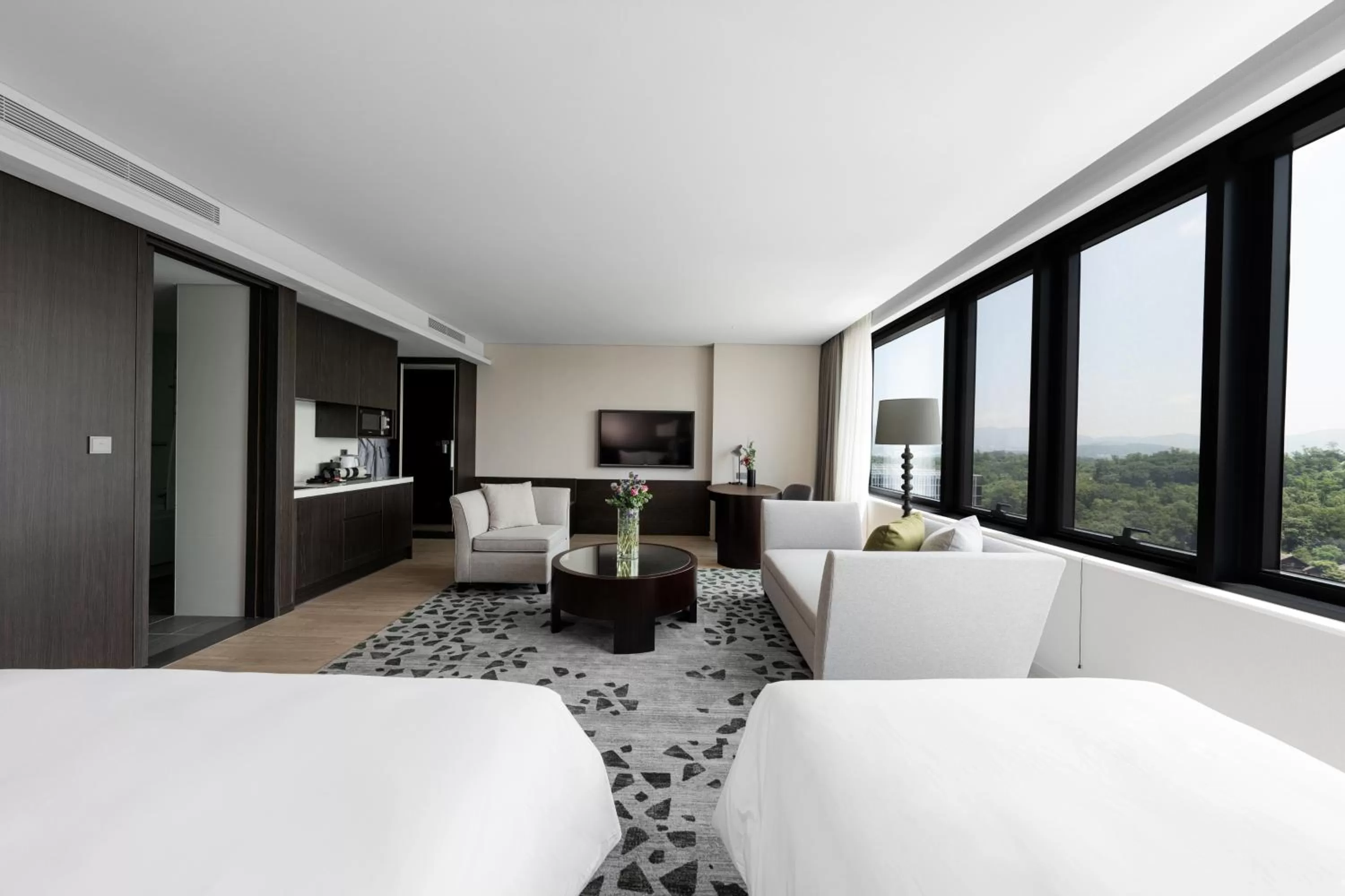 Photo of the whole room, Bed in Nine Tree by Parnas Seoul Pangyo