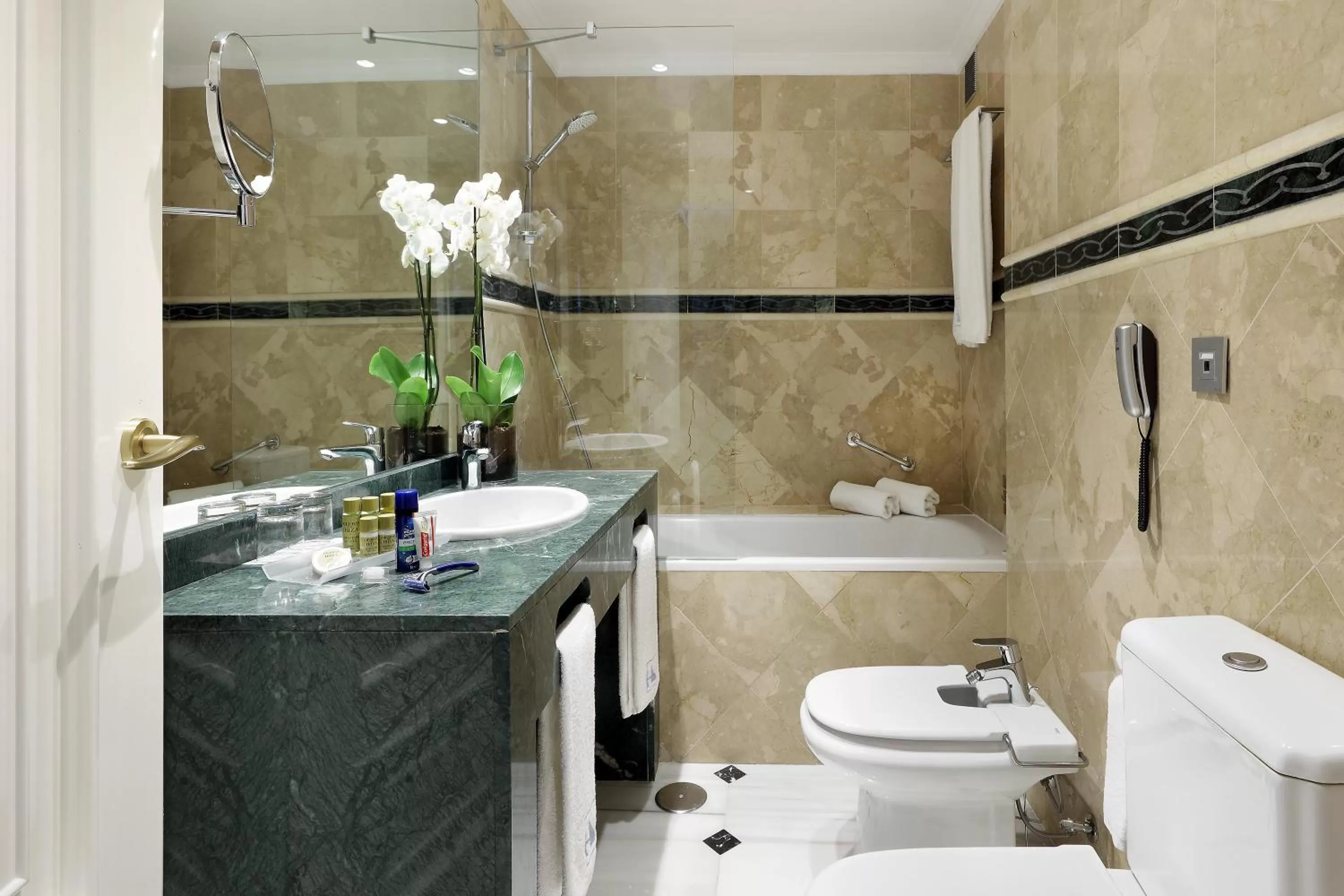 Shower in Eurostars Conquistador