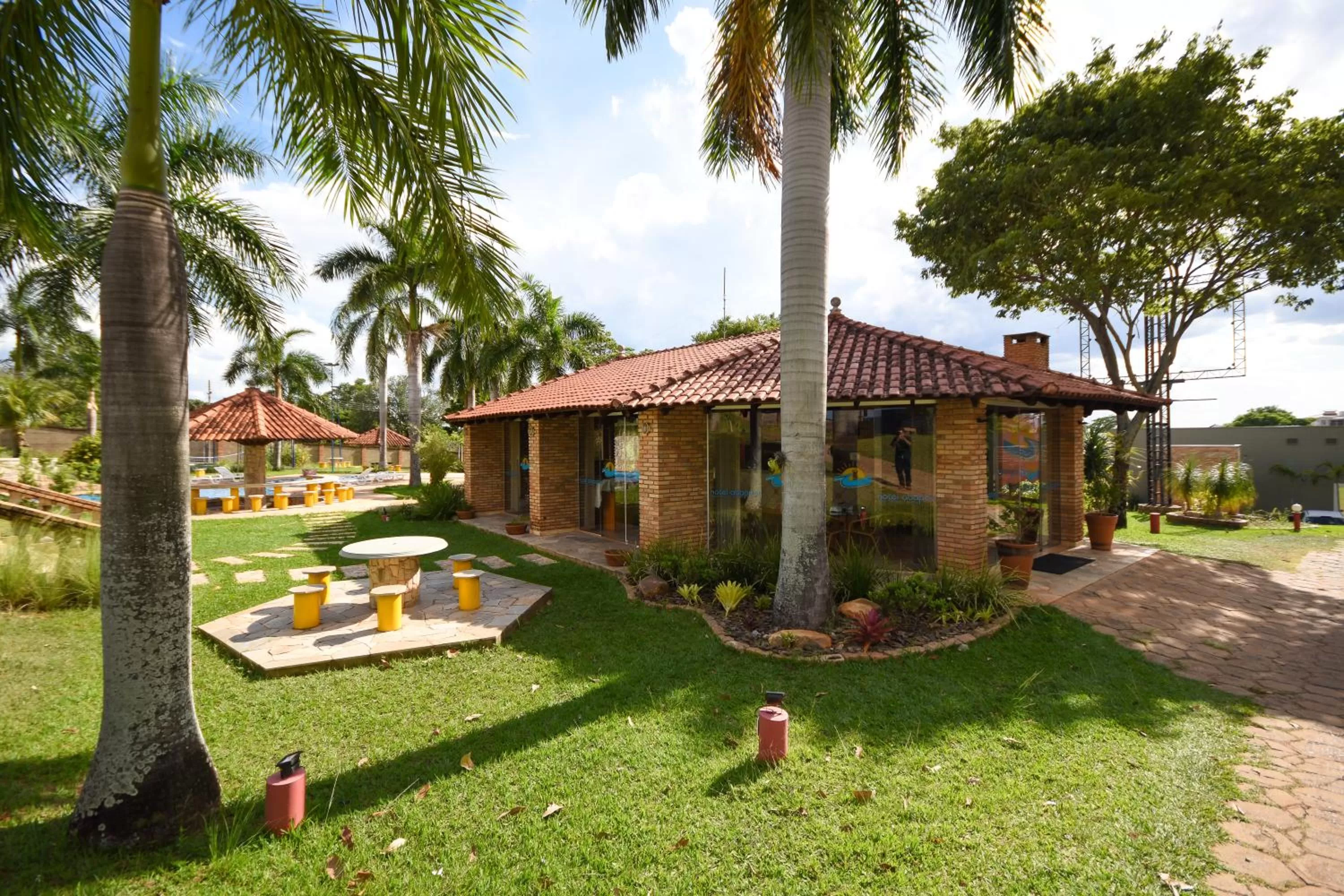 Restaurant/places to eat in HOTEL ABAPORU