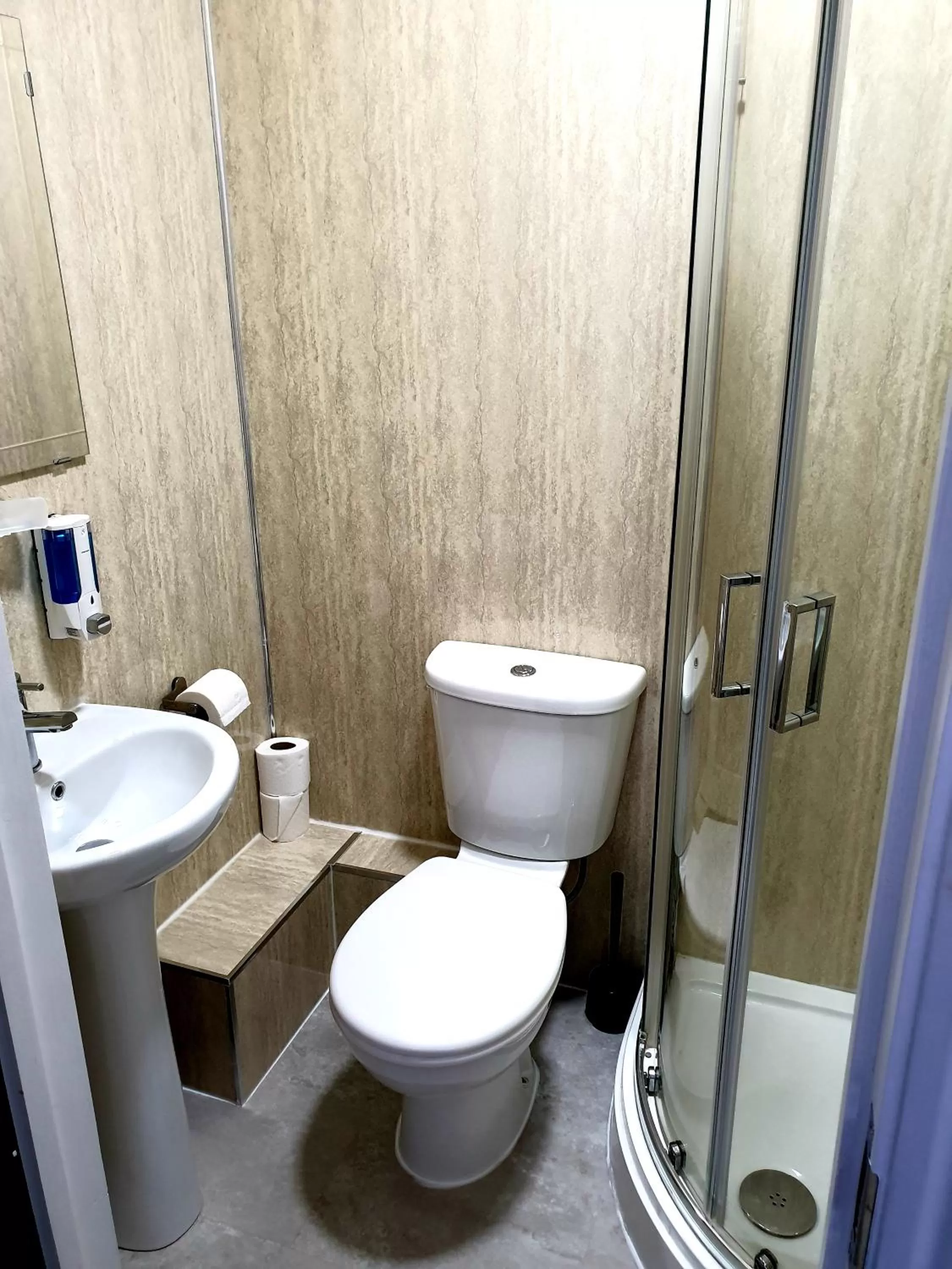 Bathroom in Wanstead Hotel