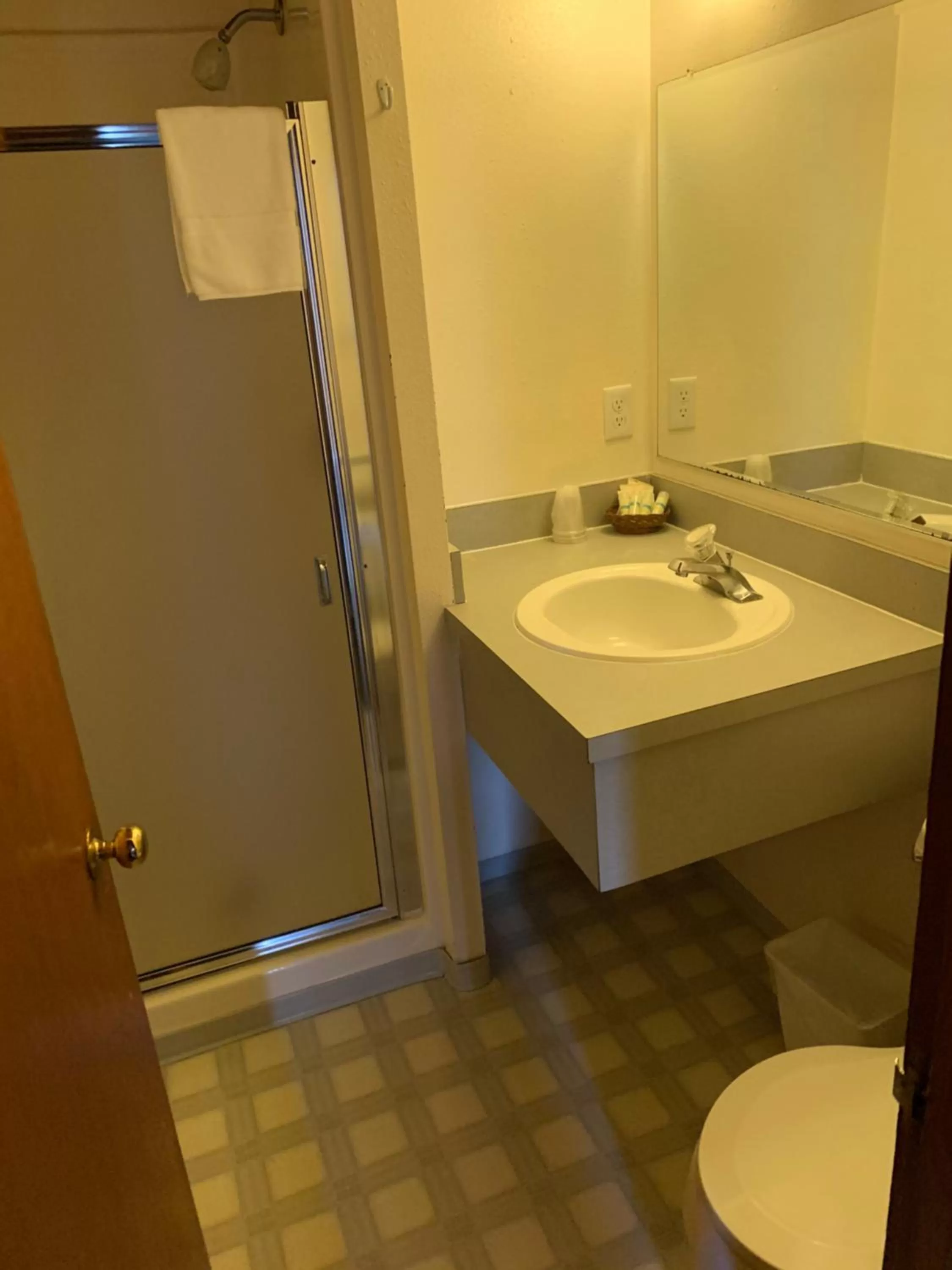 Curley's Resort & Dive Center