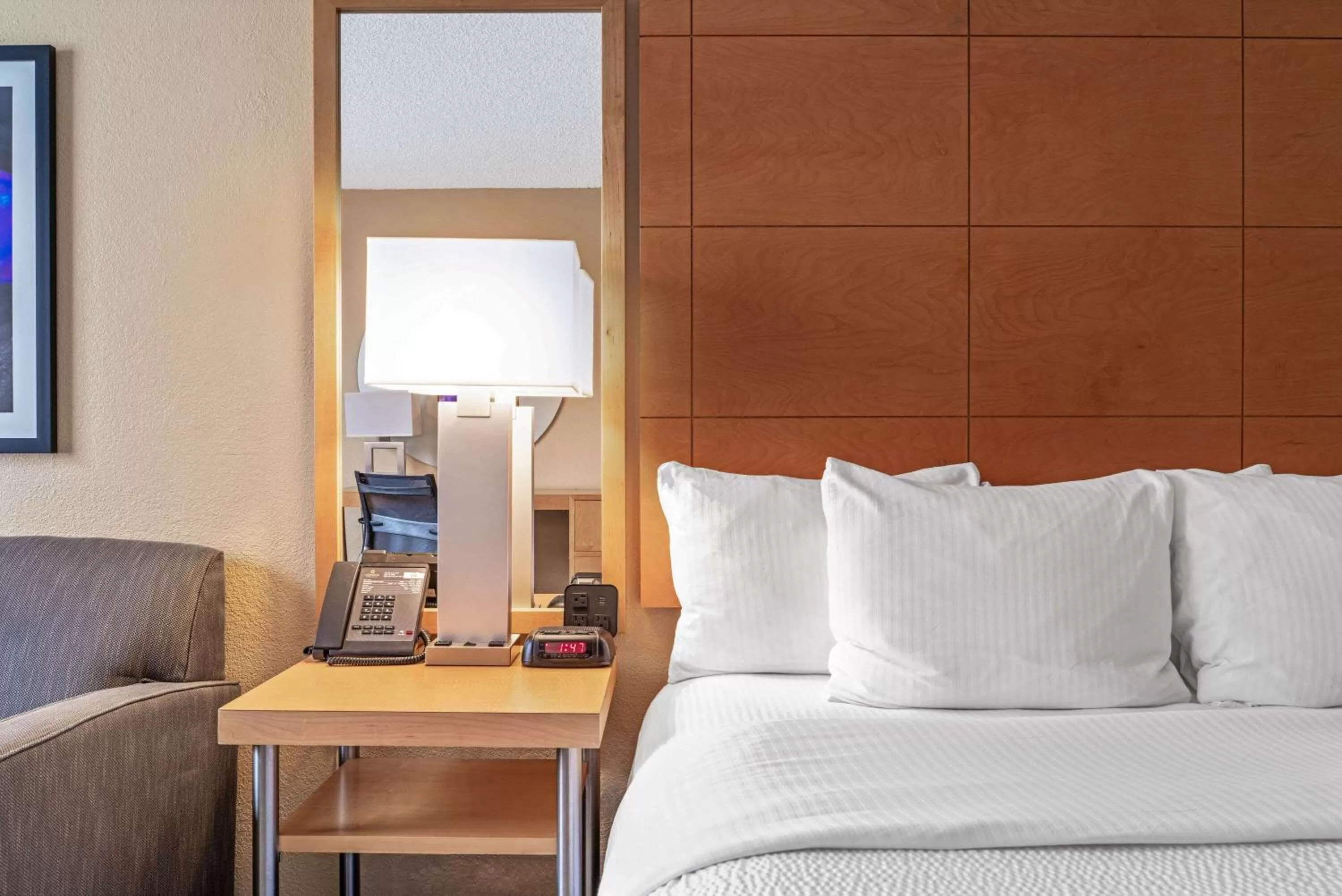 Photo of the whole room, Bed in La Quinta by Wyndham Naples Downtown