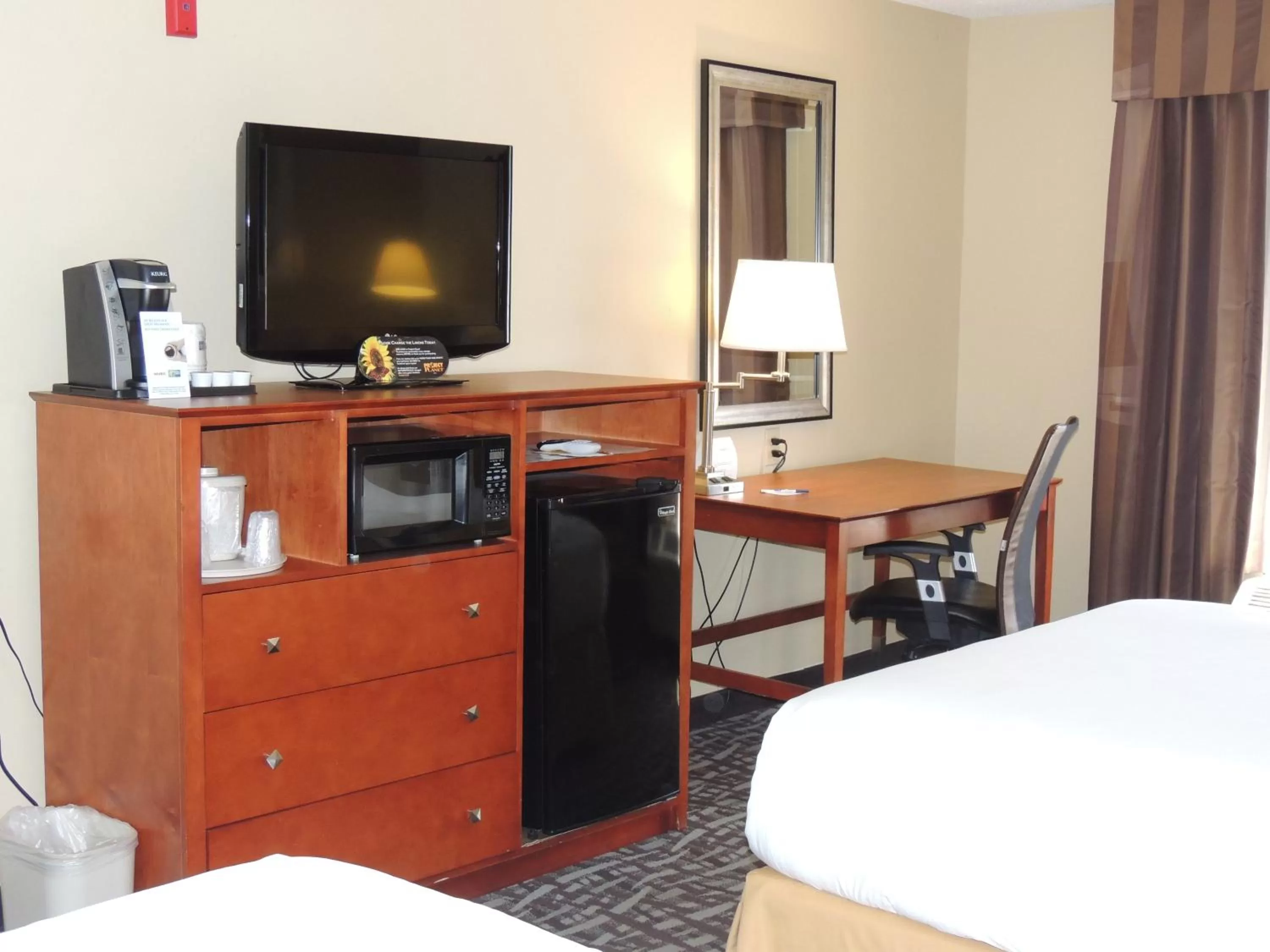 Photo of the whole room, Bed in Holiday Inn Express Trussville by IHG