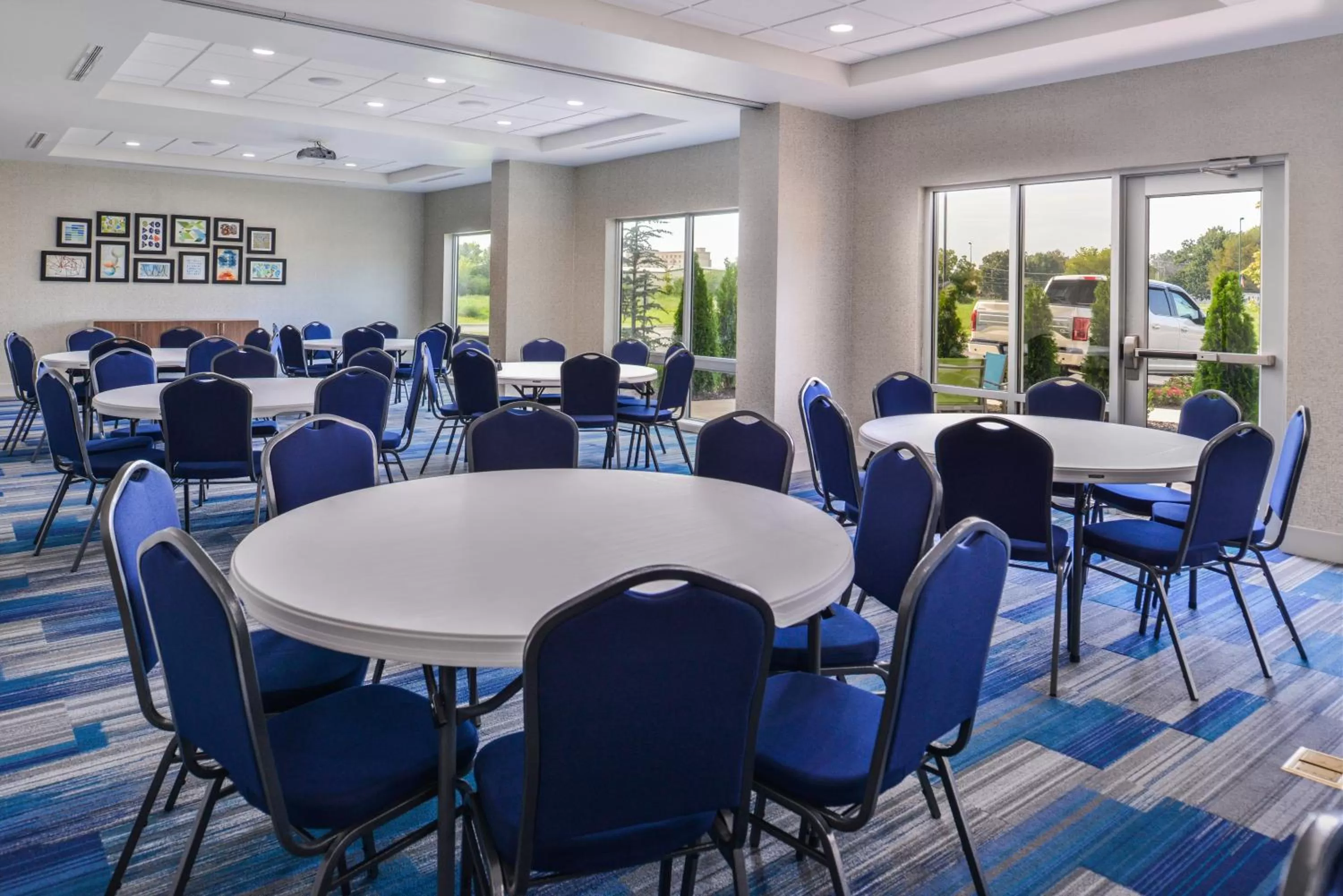 Meeting/conference room in Holiday Inn Express & Suites - Siloam Springs by IHG