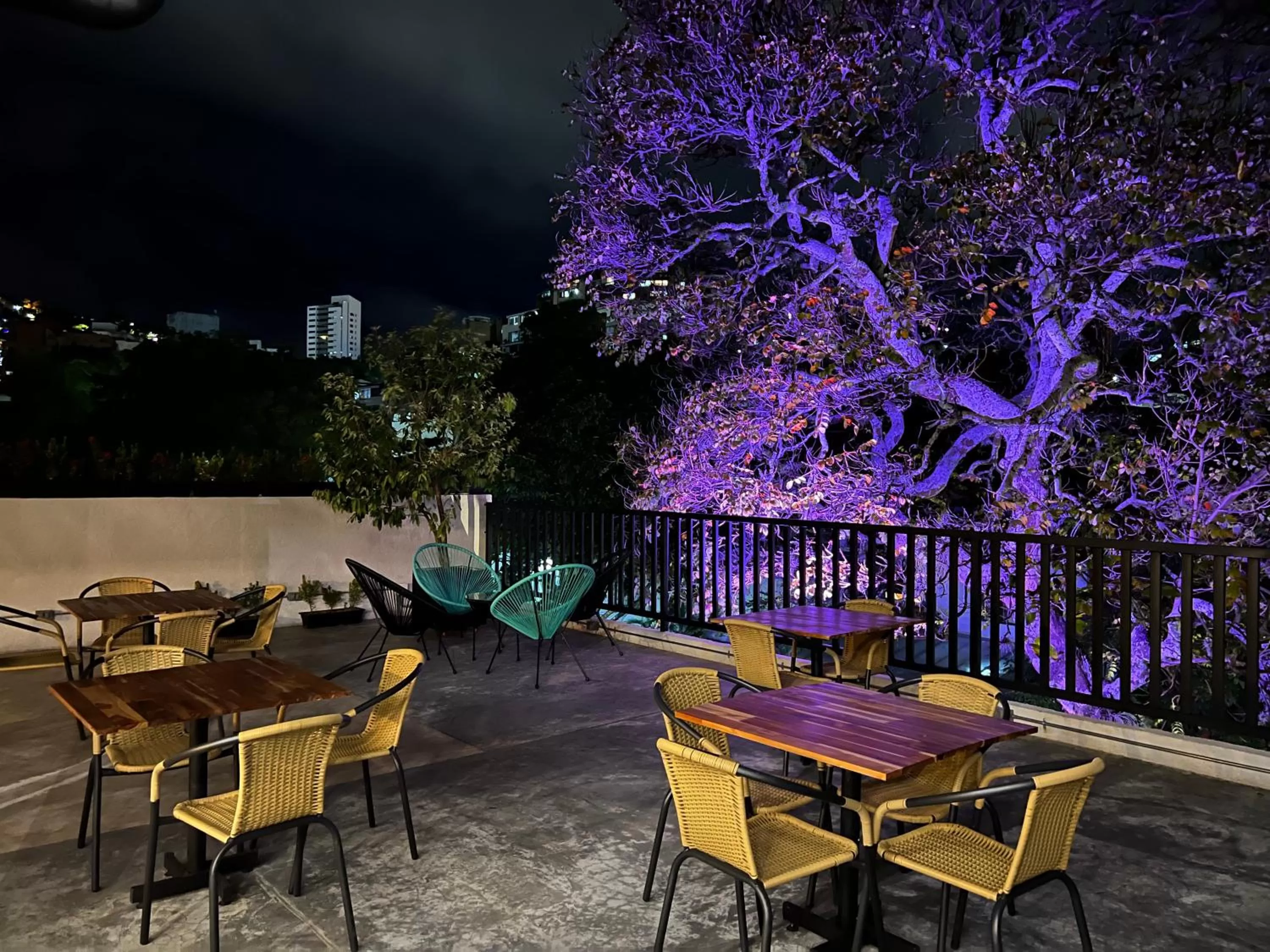 Restaurant/places to eat in HOTEL 9.5 SAN FERNANDO