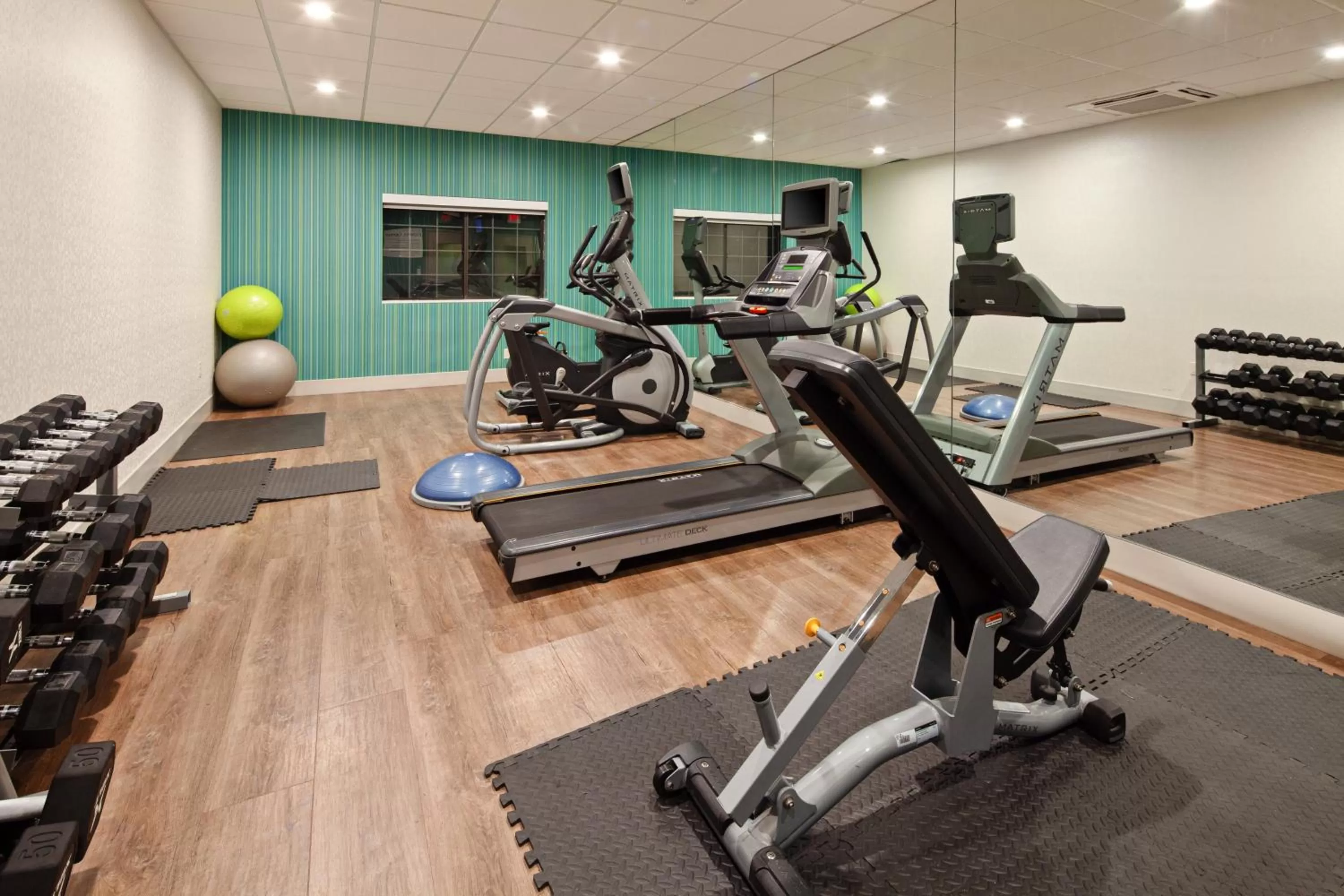 Fitness centre/facilities in Holiday Inn Express & Suites Rancho Mirage - Palm Spgs Area by IHG