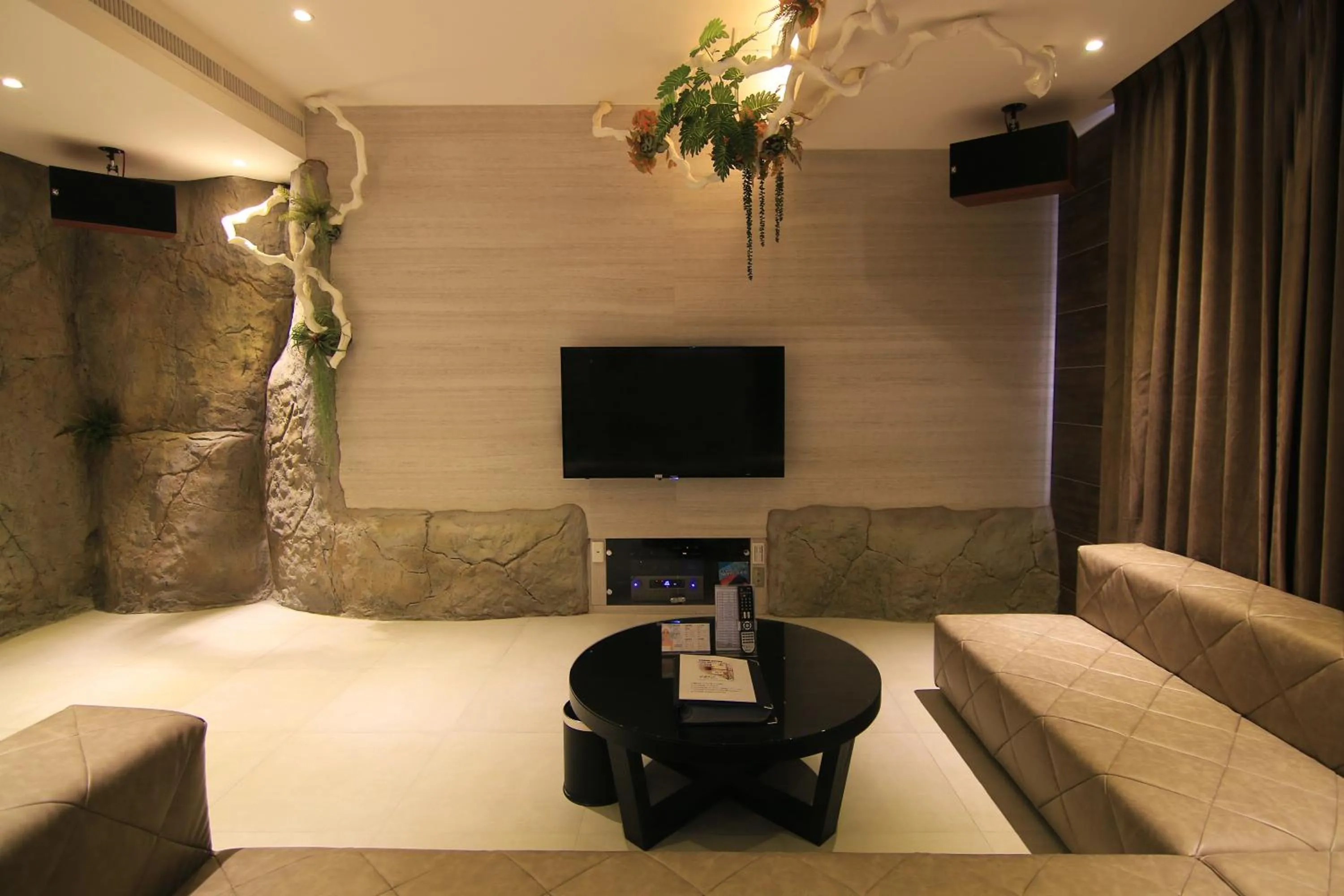 Photo of the whole room in Refinement Motel