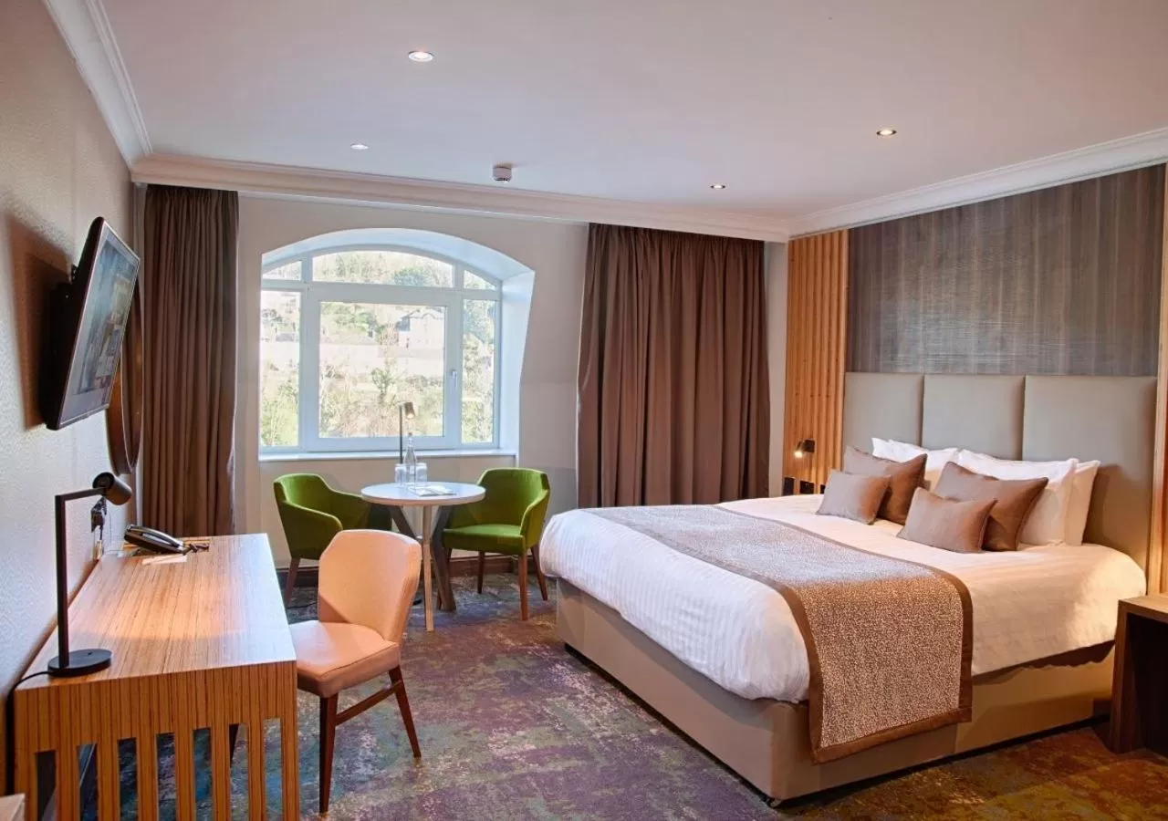 Photo of the whole room, Bed in The Kingsley Hotel