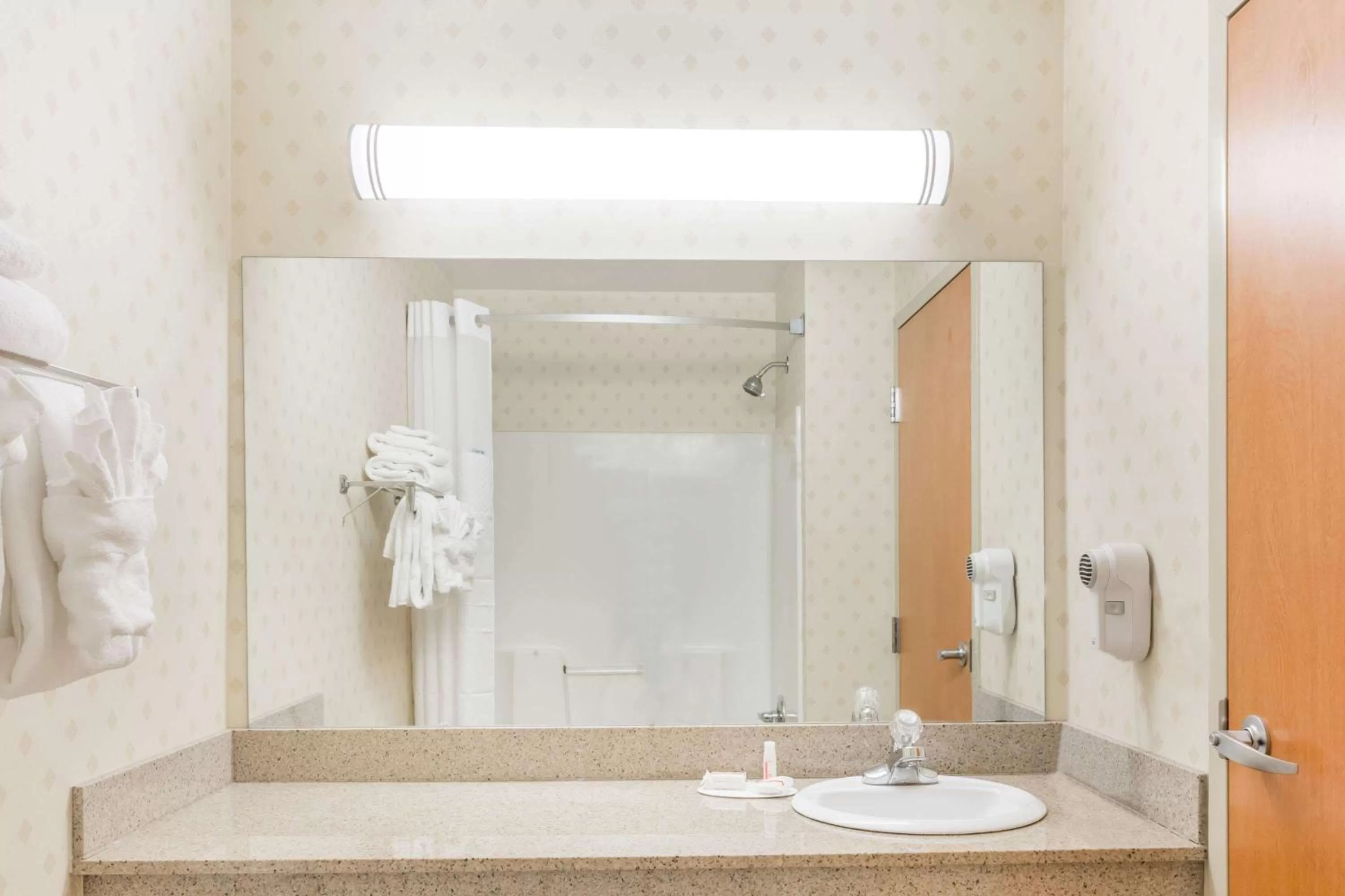 Superior Queen Room with Two Queen Beds - single occupancy - Non-Smoking in Super 8 by Wyndham Huntington WV