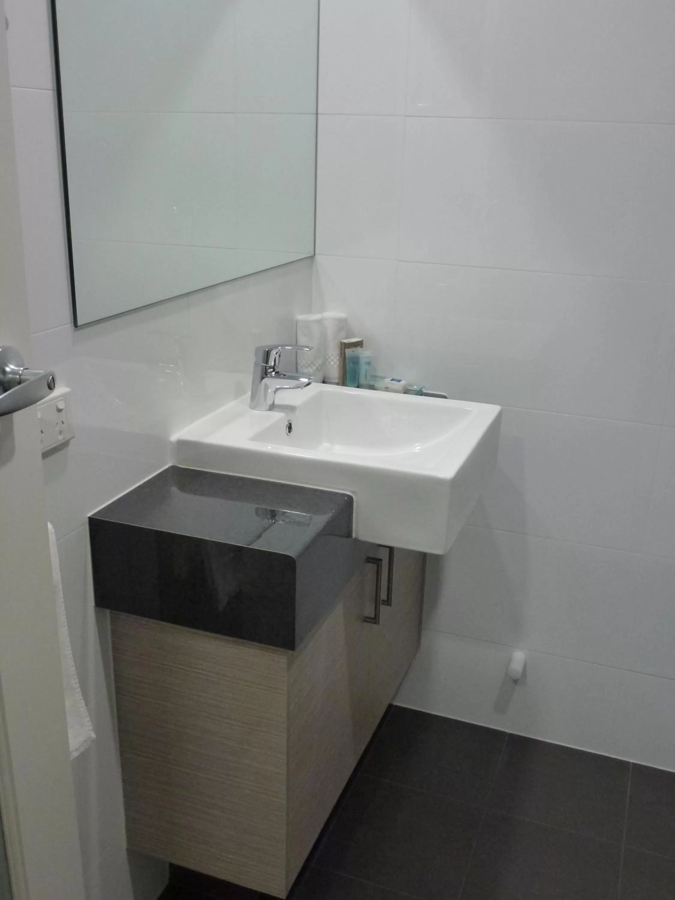 Bathroom in Tower Motor Inn