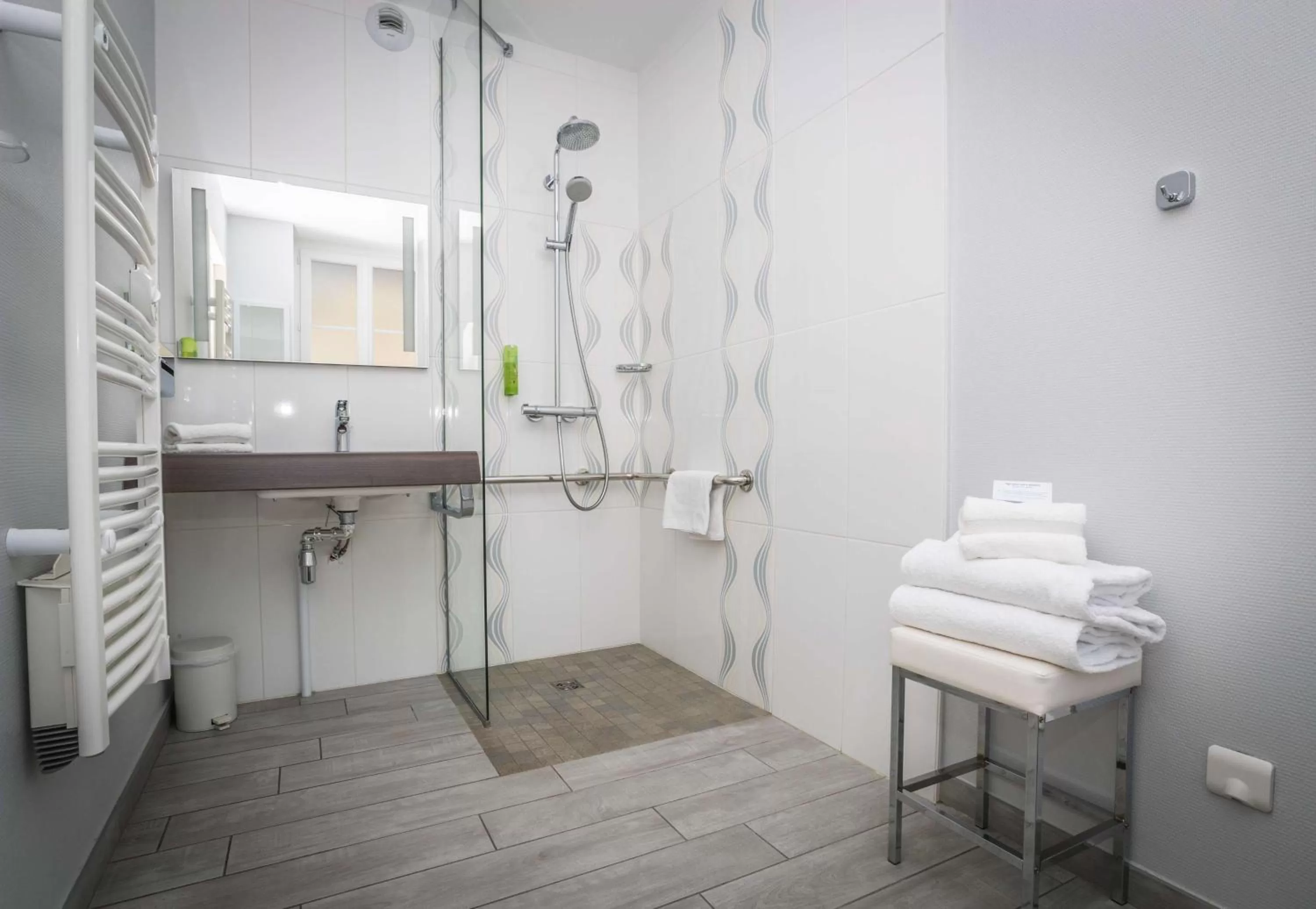 Bathroom in Best Western Hôtel de France