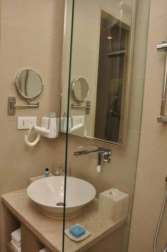 Bathroom in Days Hotel Jaipur Tonk Road By Wyndham